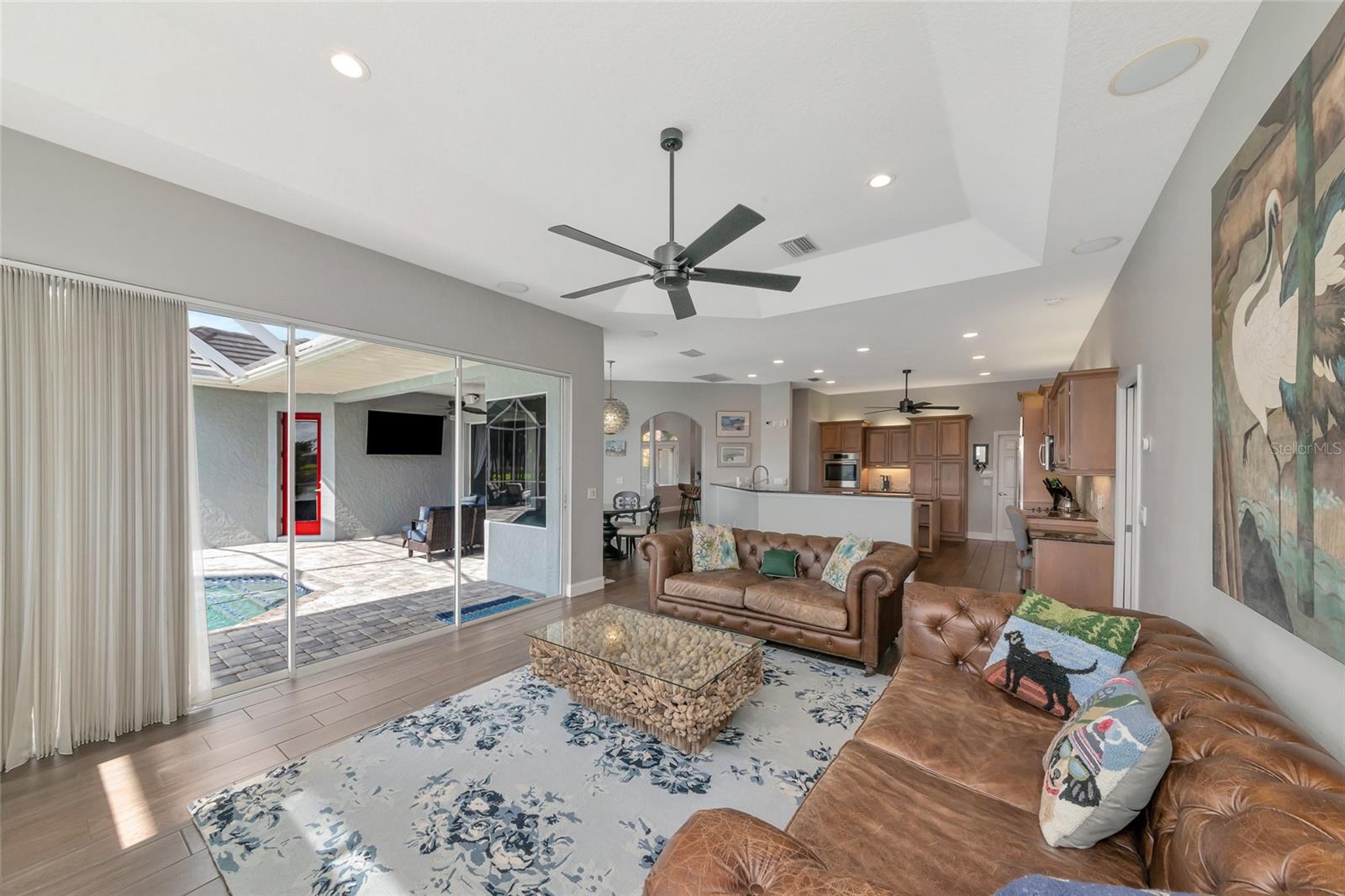 THREE OAKS - Residential