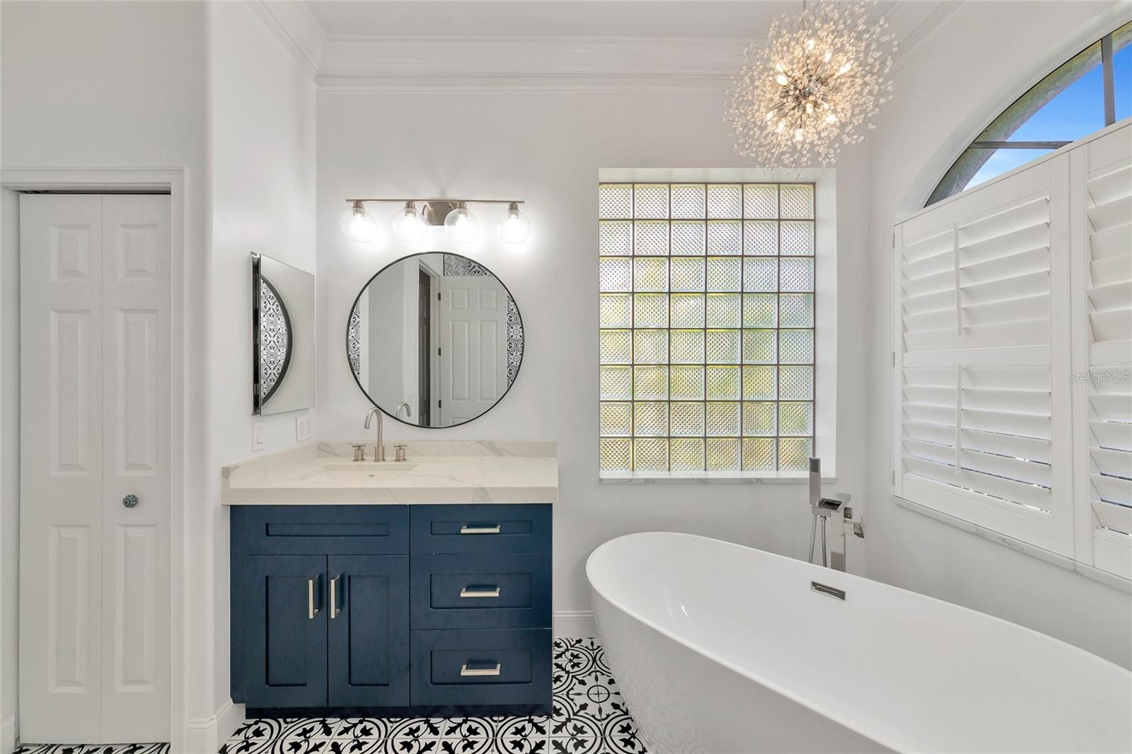 THREE OAKS - Residential