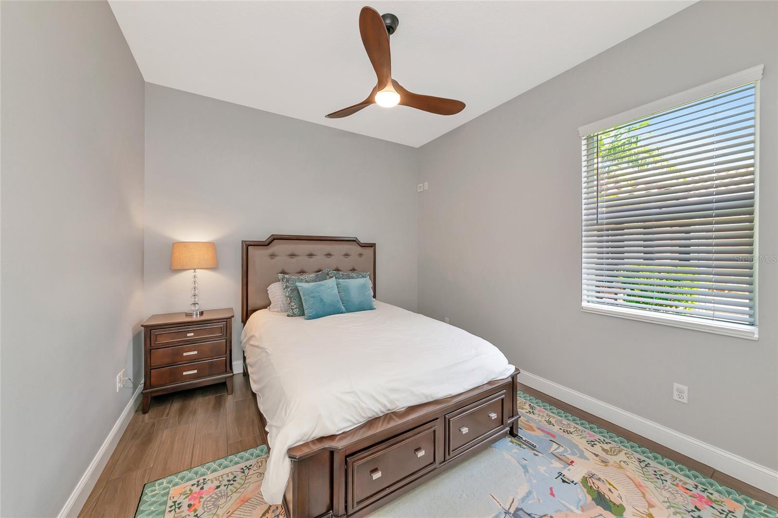 THREE OAKS - Residential