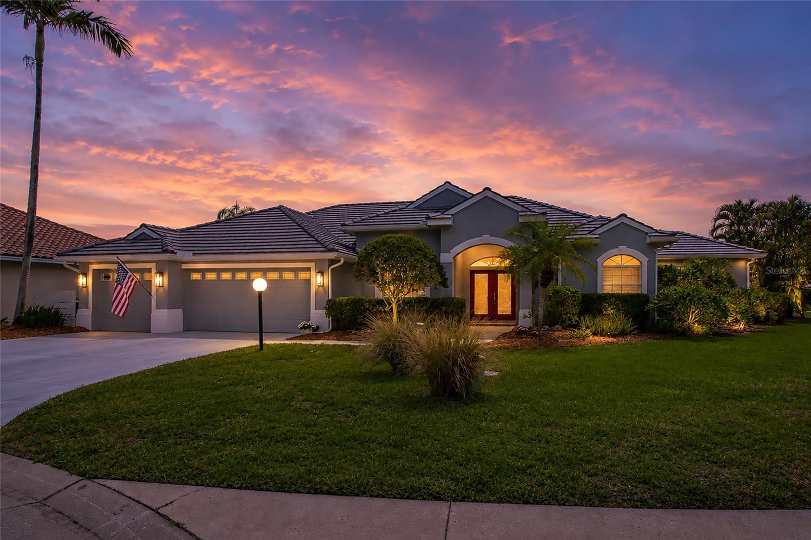 THREE OAKS - Residential