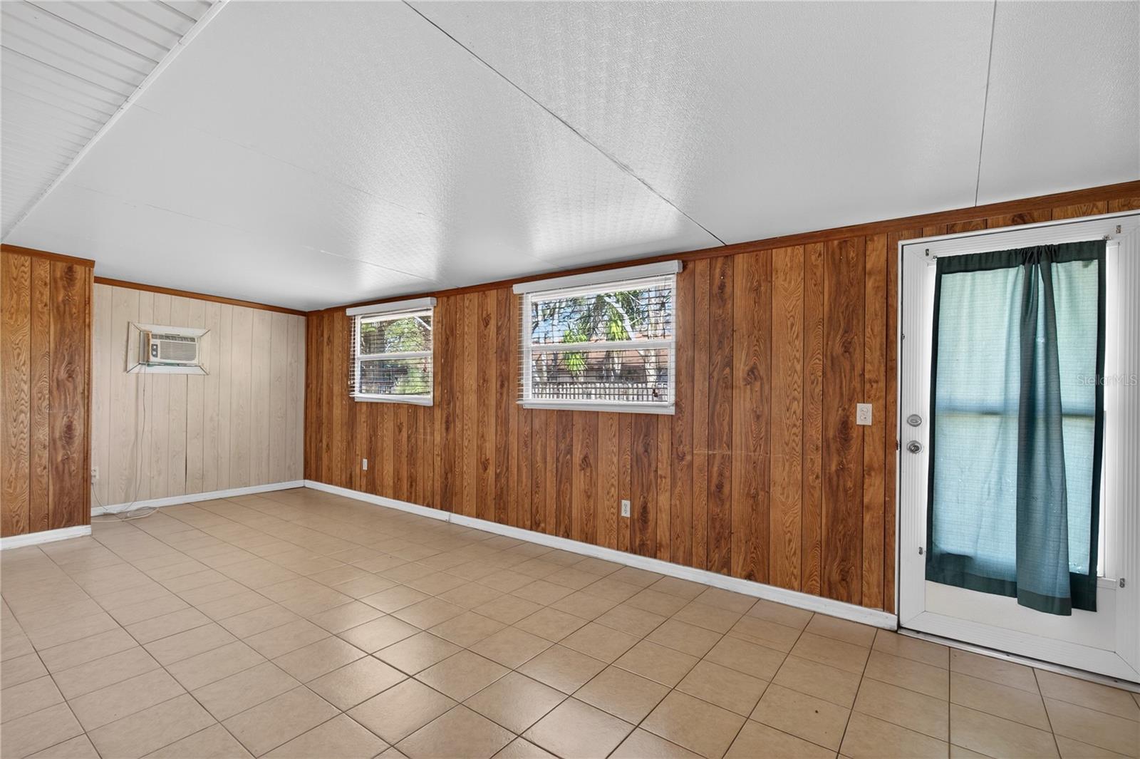 TAVARES RIDGE CONDOMINIUMS - Residential
