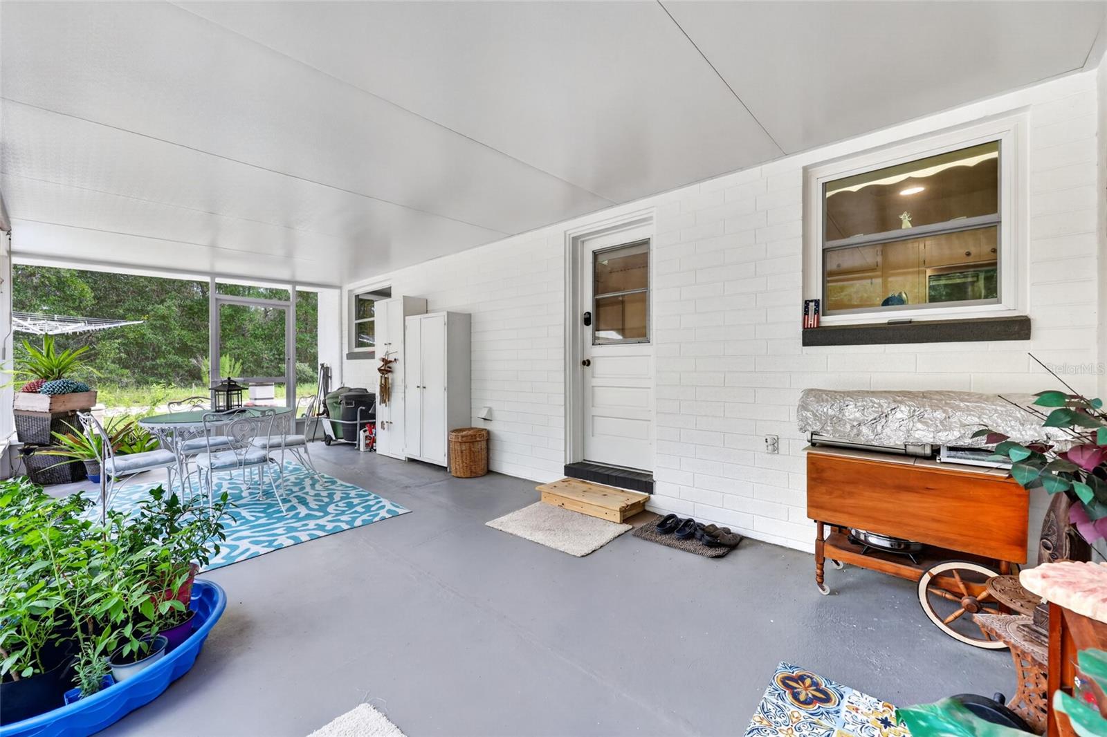 RAINBOW LAKES ESTATES - Residential