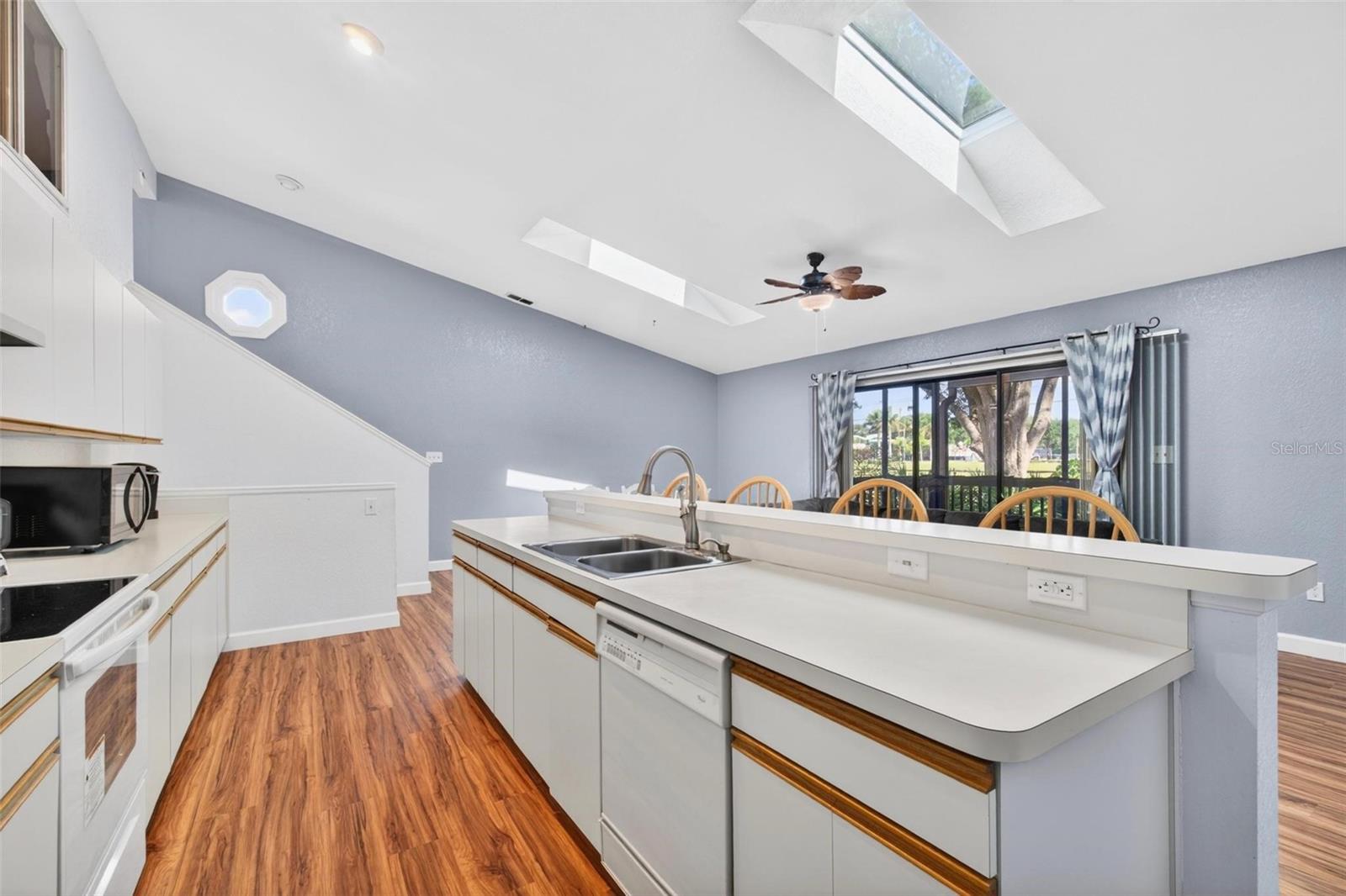 LAKE FOREST CONDO - Residential