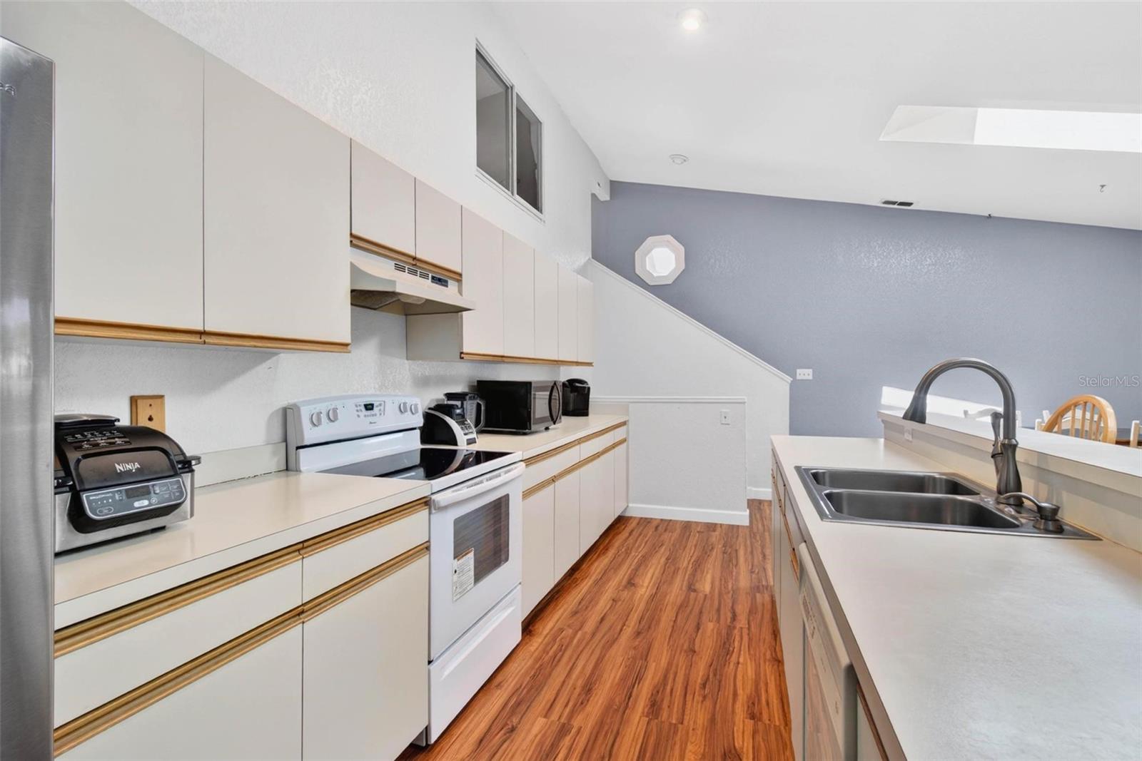 LAKE FOREST CONDO - Residential