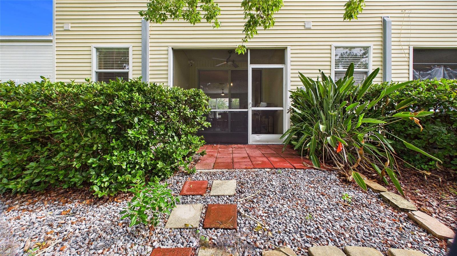 COUNTRY CHASE - Residential Lease