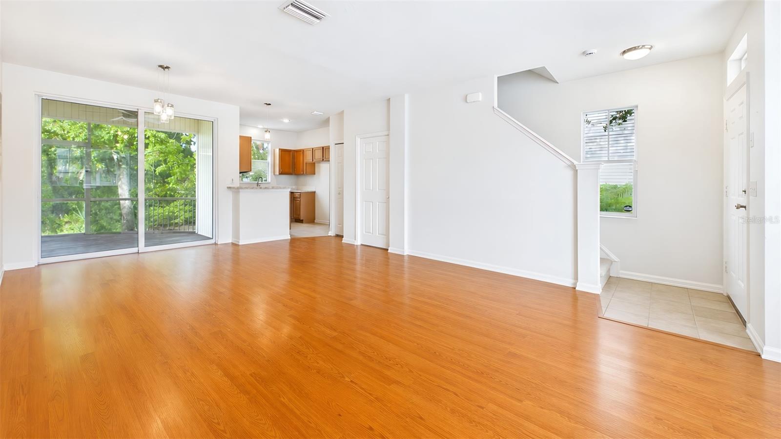 COUNTRY CHASE - Residential Lease
