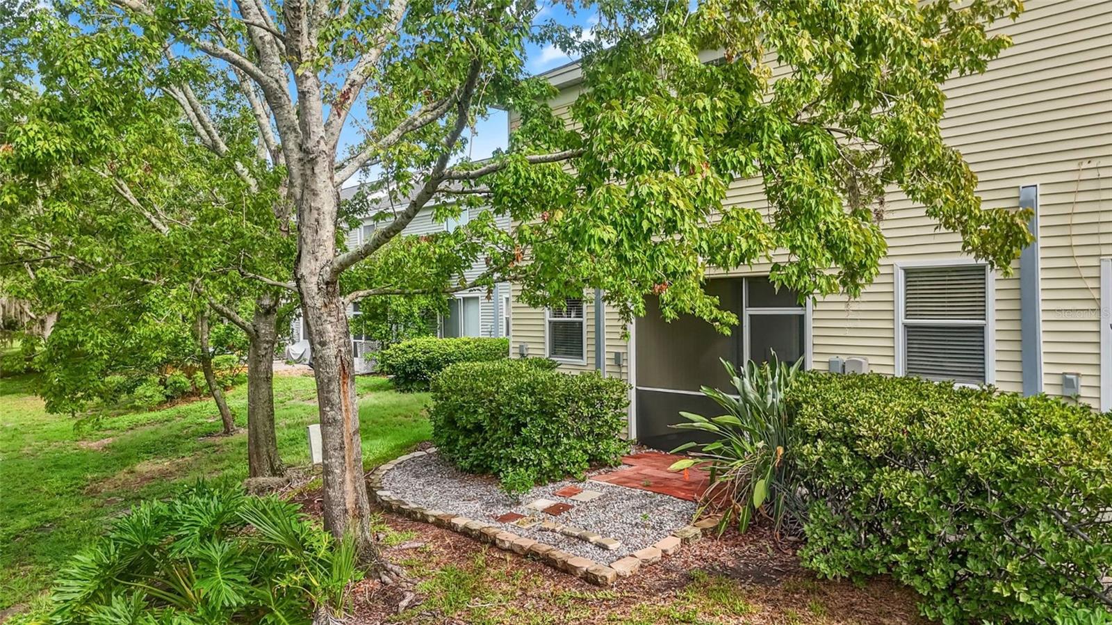 COUNTRY CHASE - Residential Lease