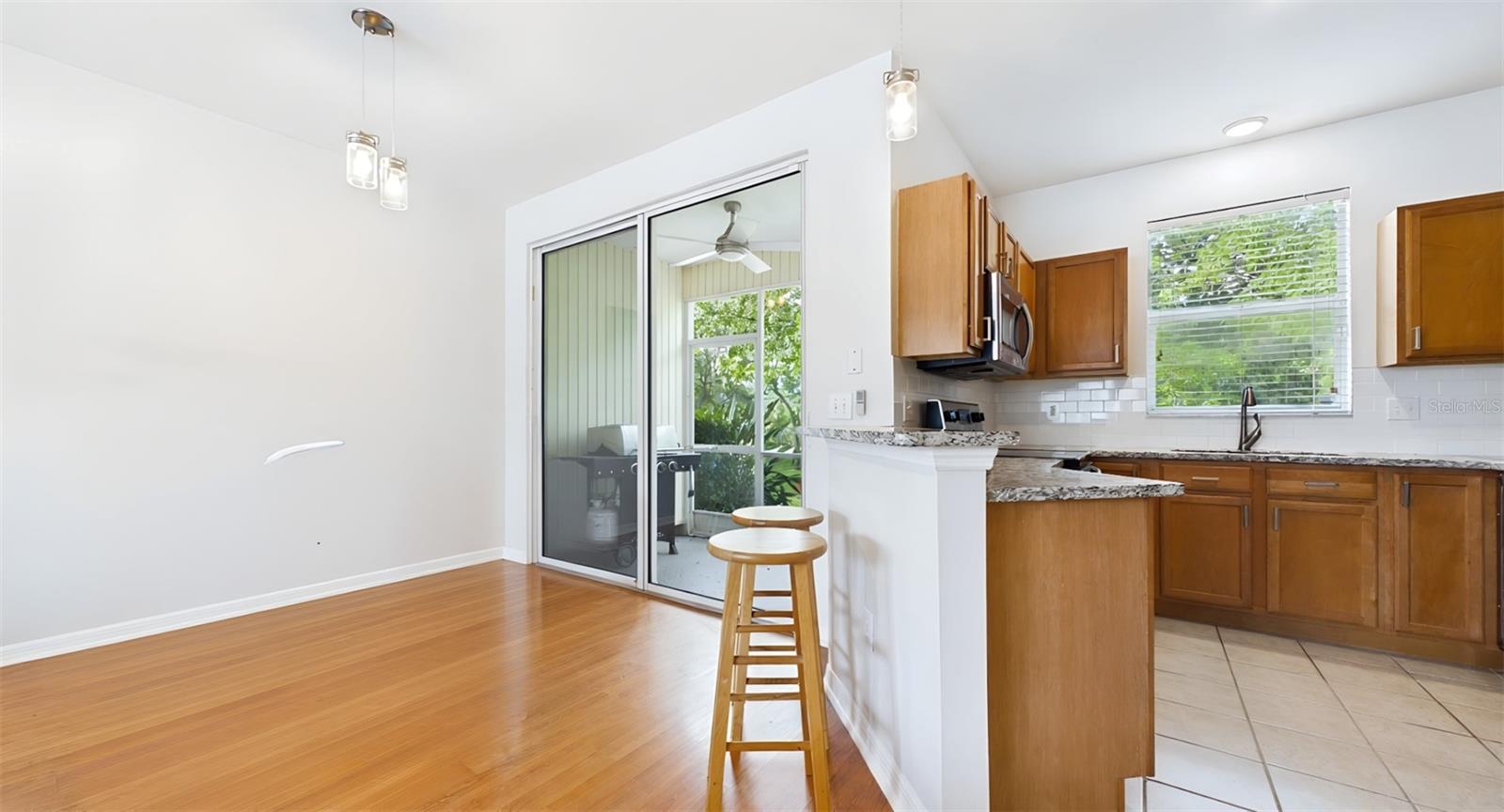 COUNTRY CHASE - Residential Lease
