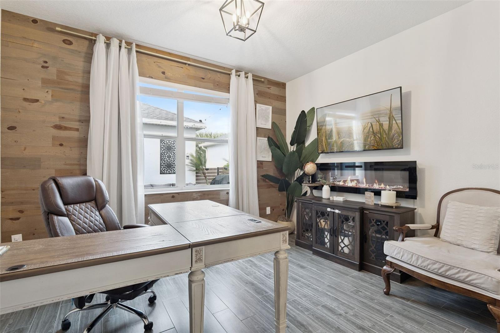 STOREY PK-PH 4 - Residential