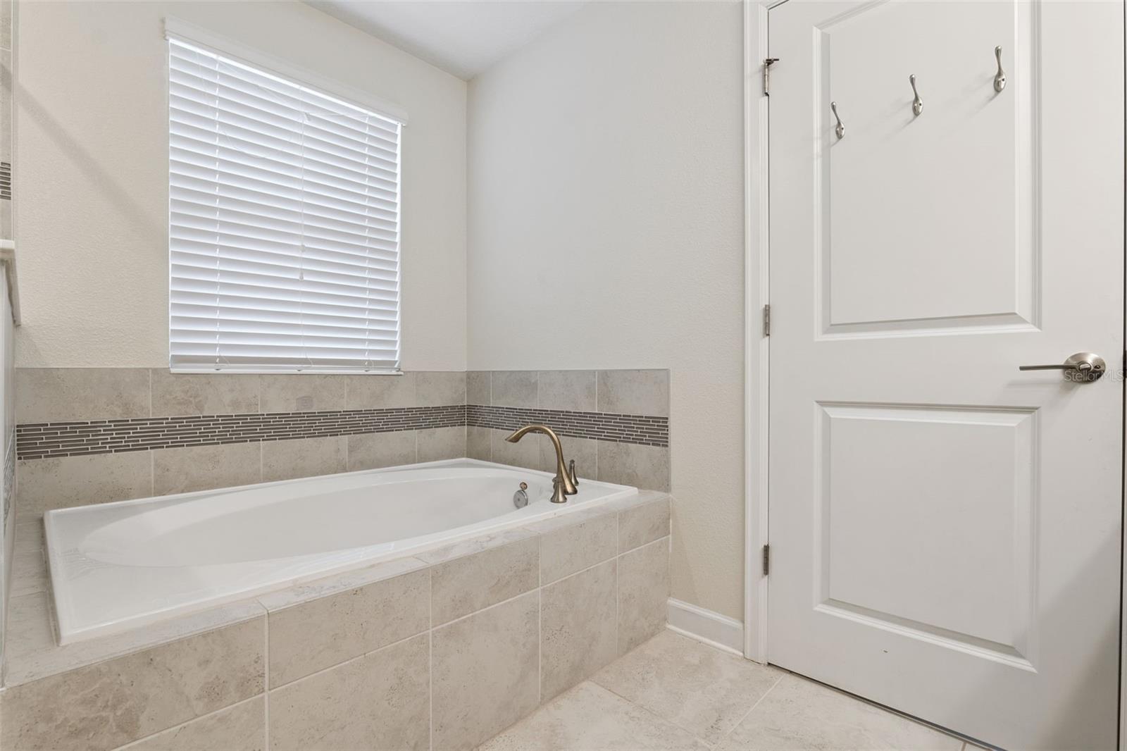 STOREY PK-PH 4 - Residential