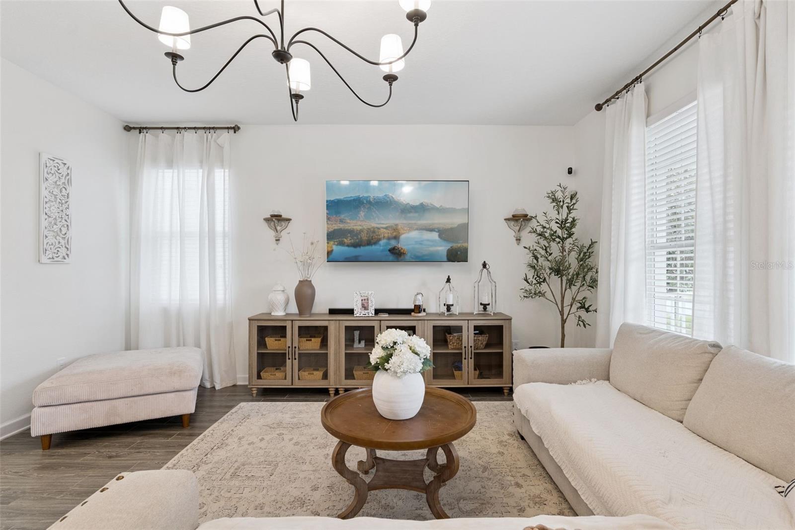 STOREY PK-PH 4 - Residential