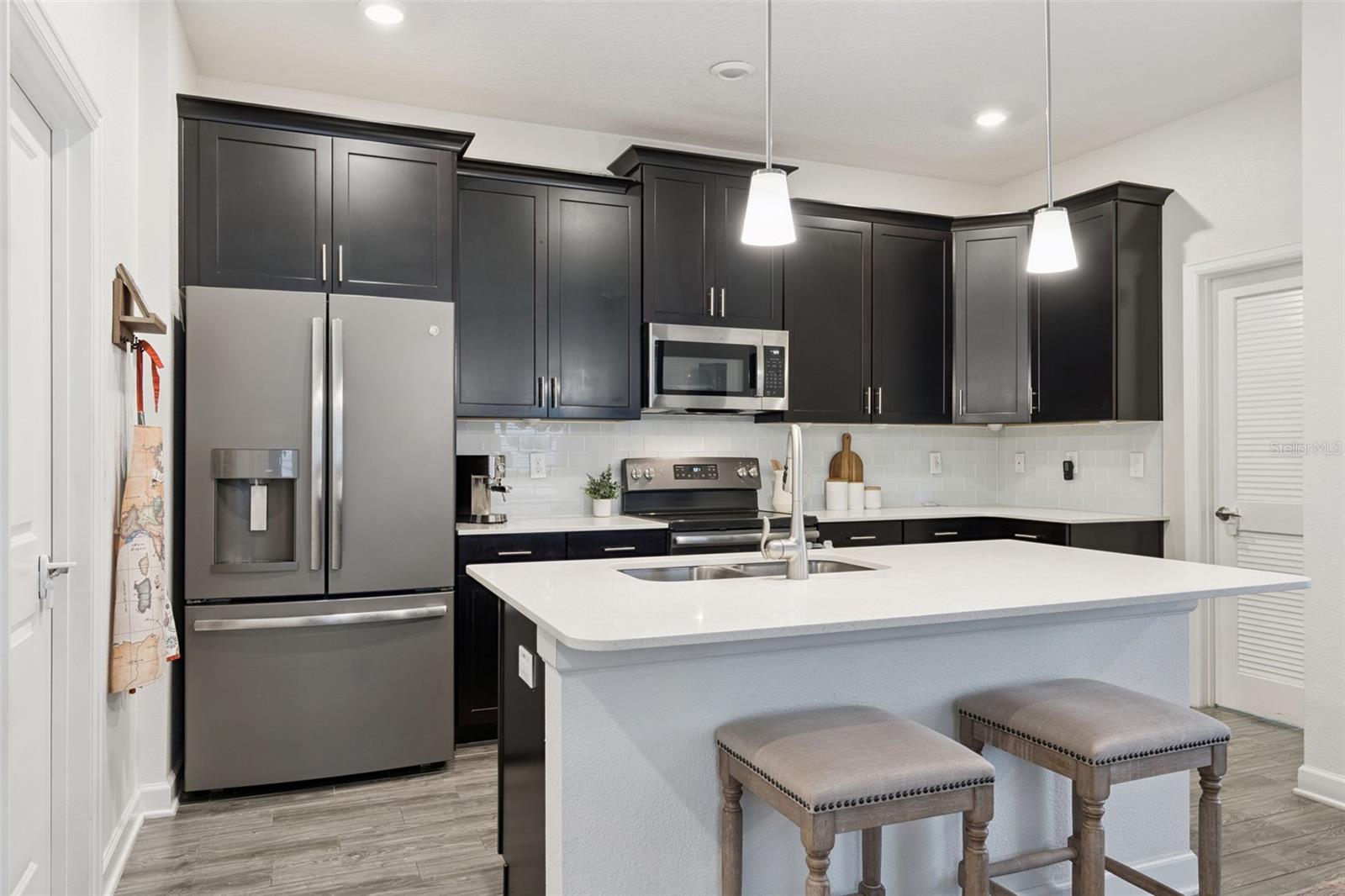 STOREY PK-PH 4 - Residential
