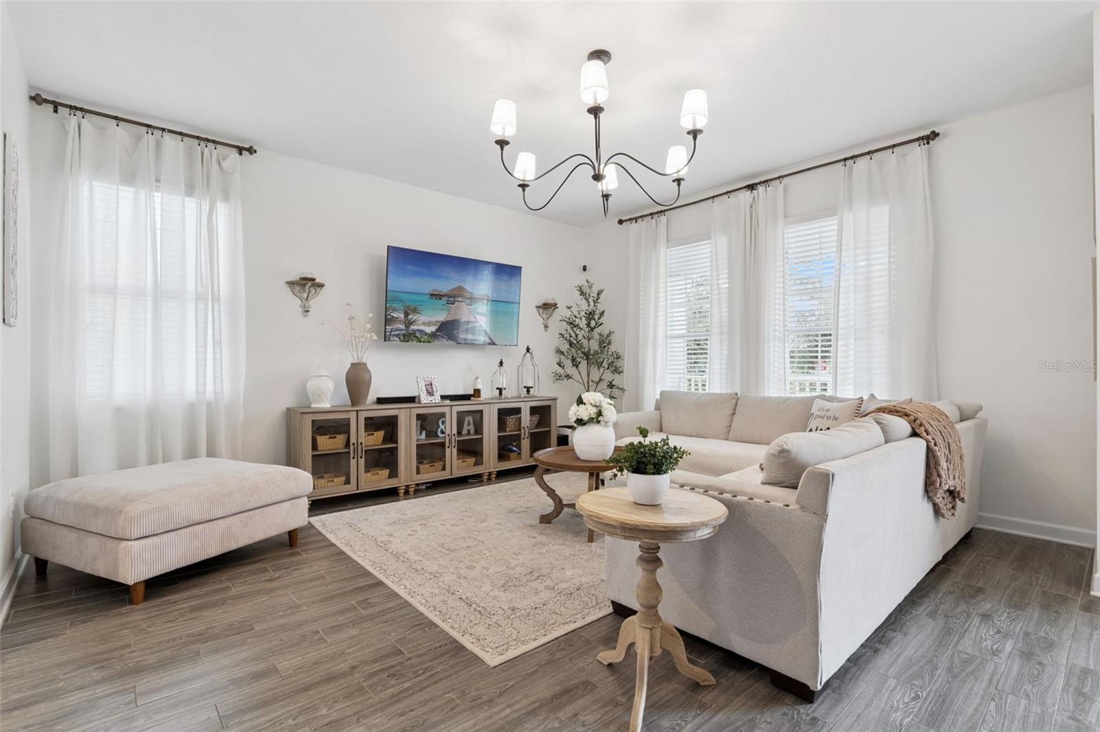 STOREY PK-PH 4 - Residential