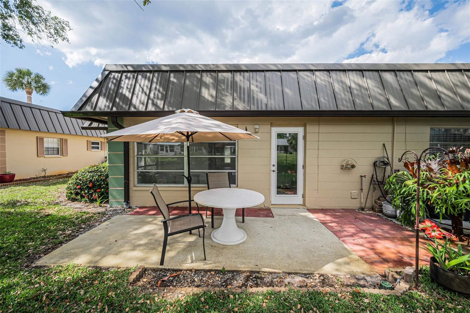 GARDENS BEACON SQUARE - Residential Lease