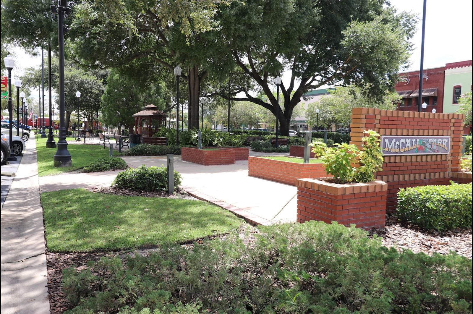 LINCOLN PARK EAST - Residential