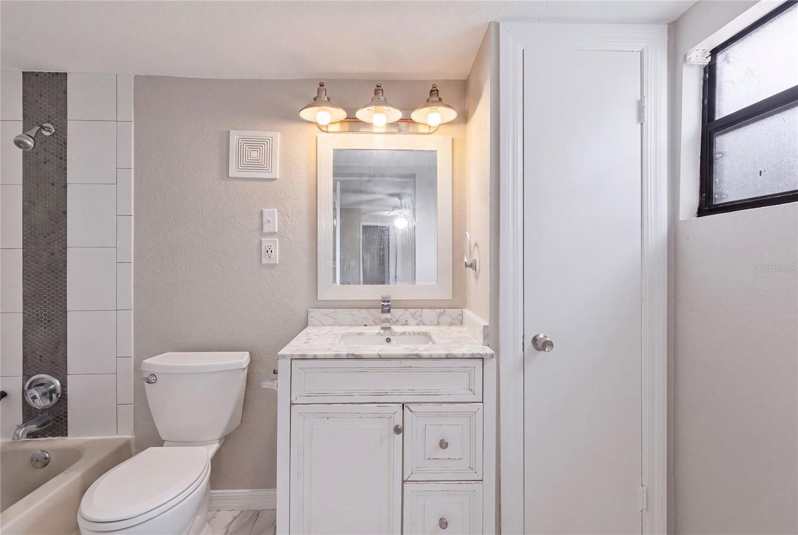 LINCOLN PARK EAST - Residential