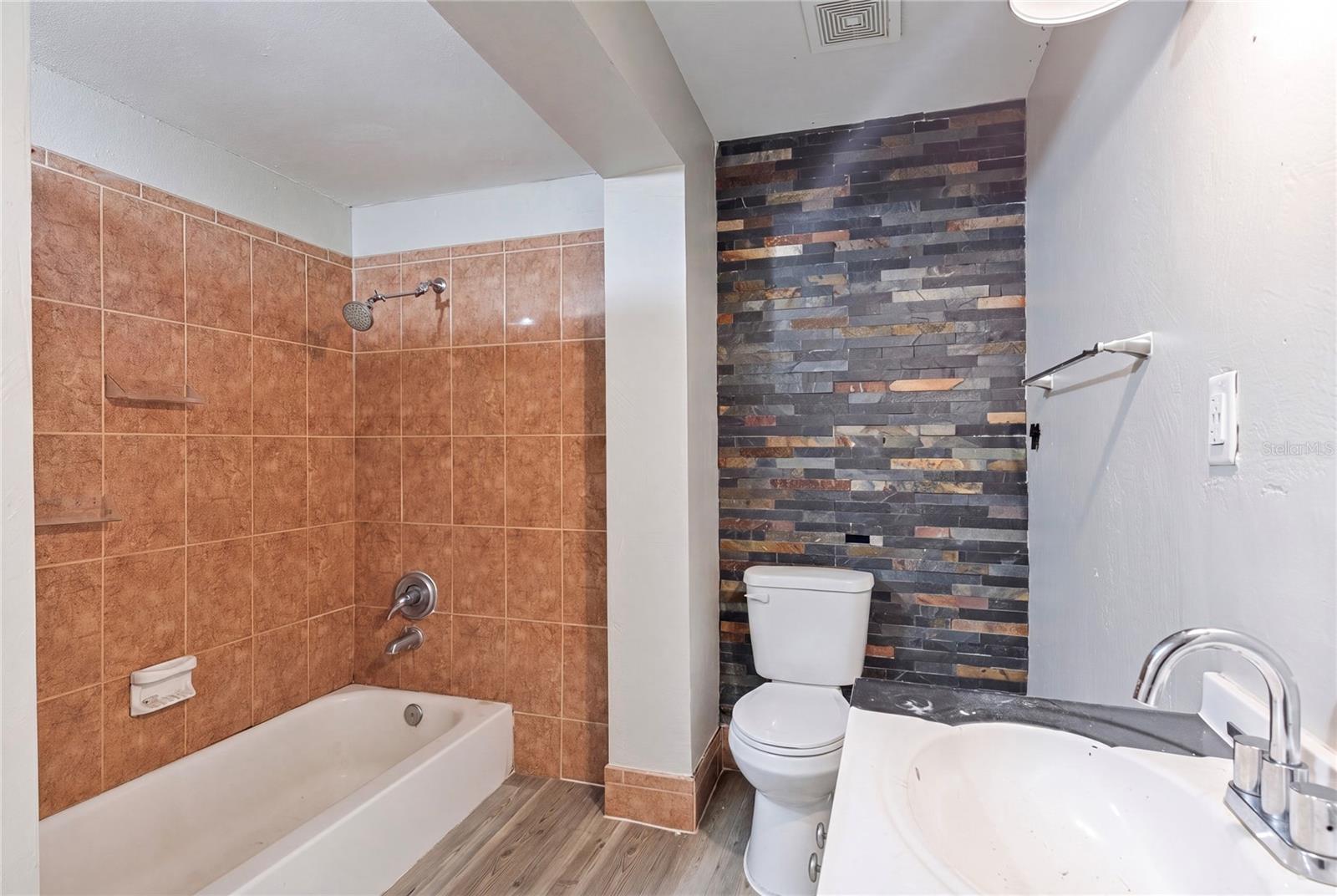 LINCOLN PARK EAST - Residential