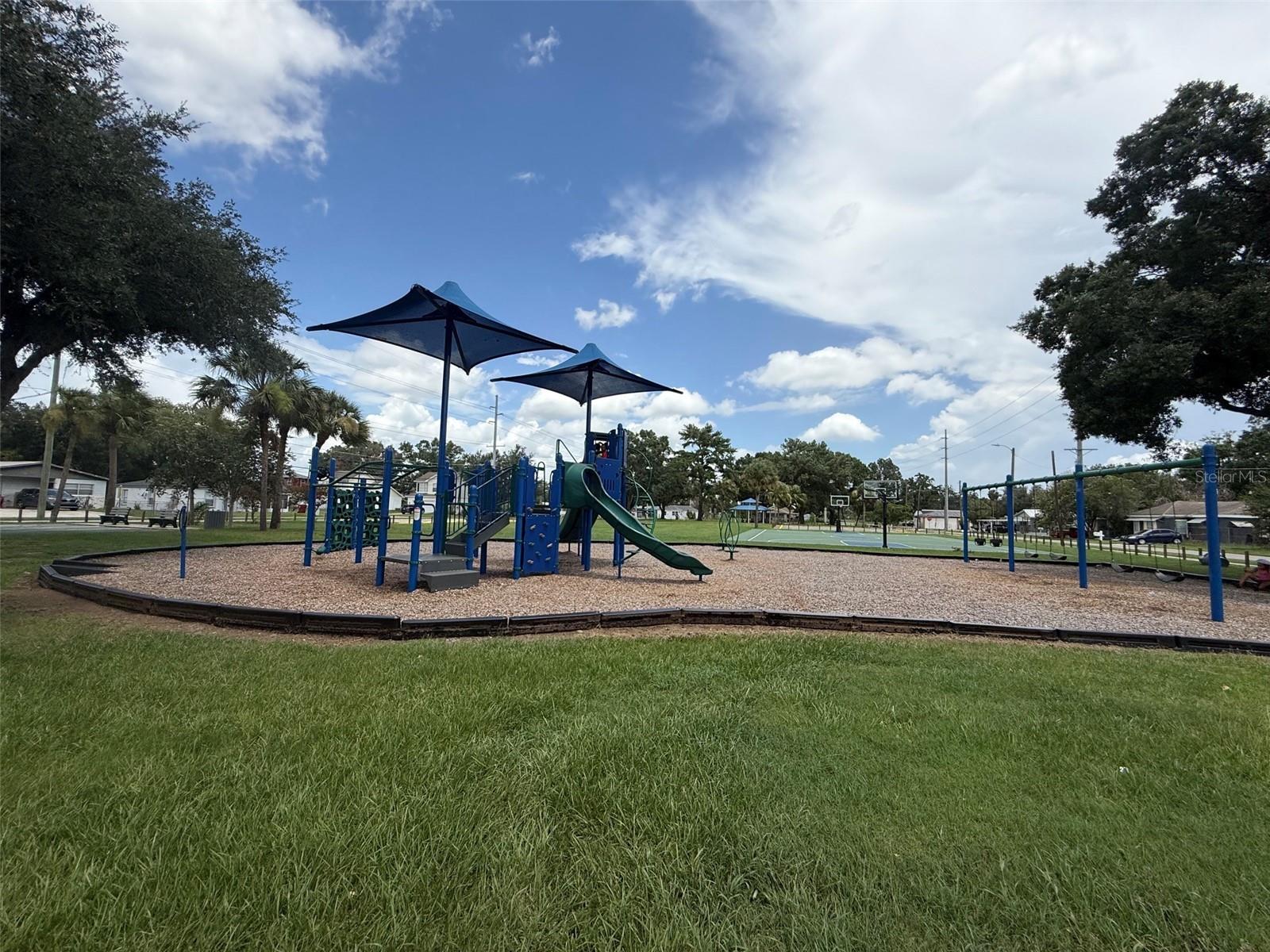 LINCOLN PARK EAST - Residential