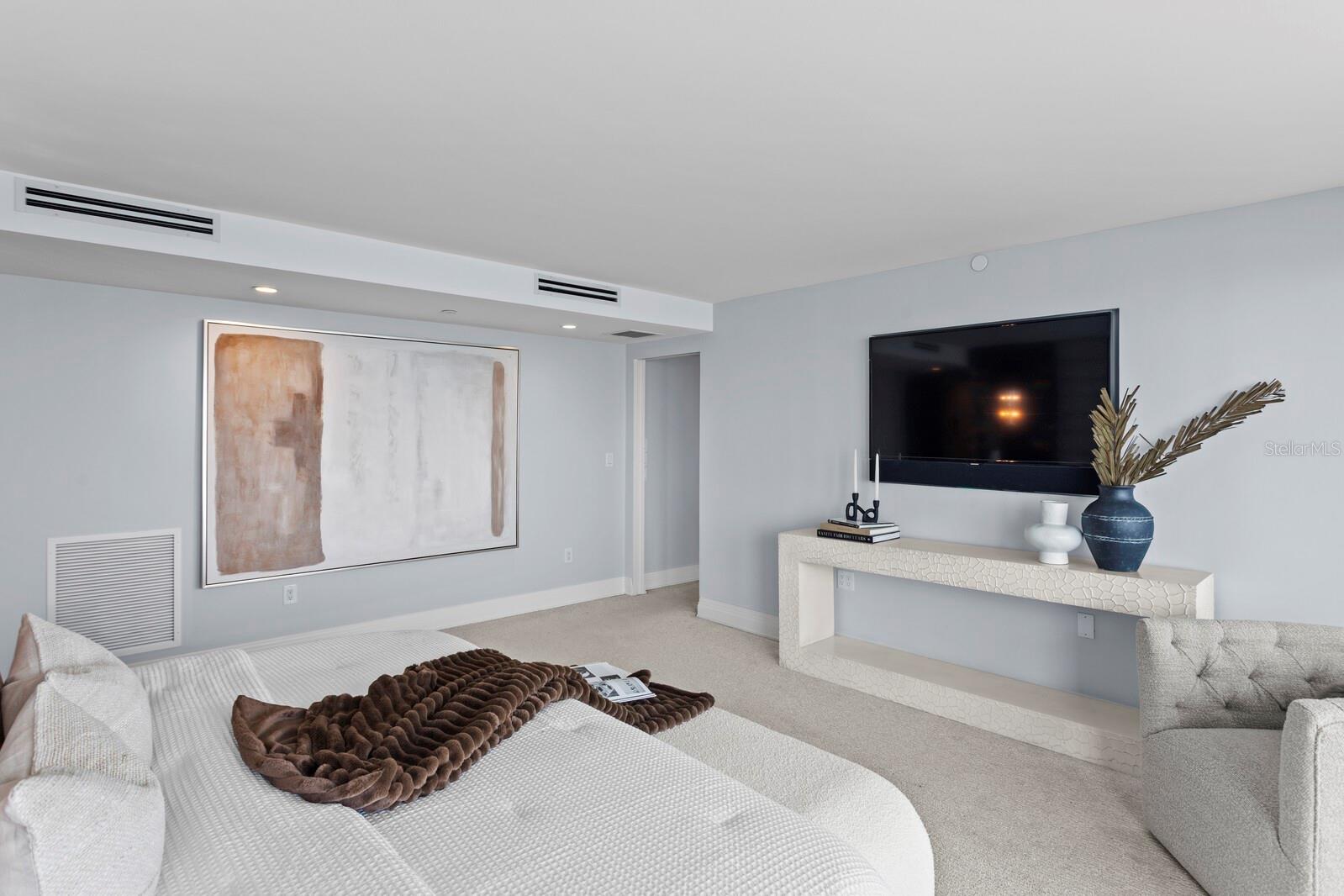 MONTE CARLO TOWERS A CONDOMINI - Residential Lease