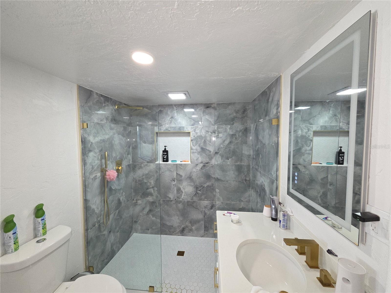 SARASOTA VENICE CO 09 37 18 - Residential