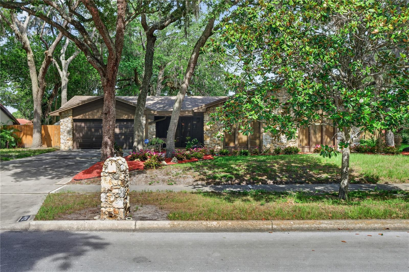 BRIAR OAKS - Residential