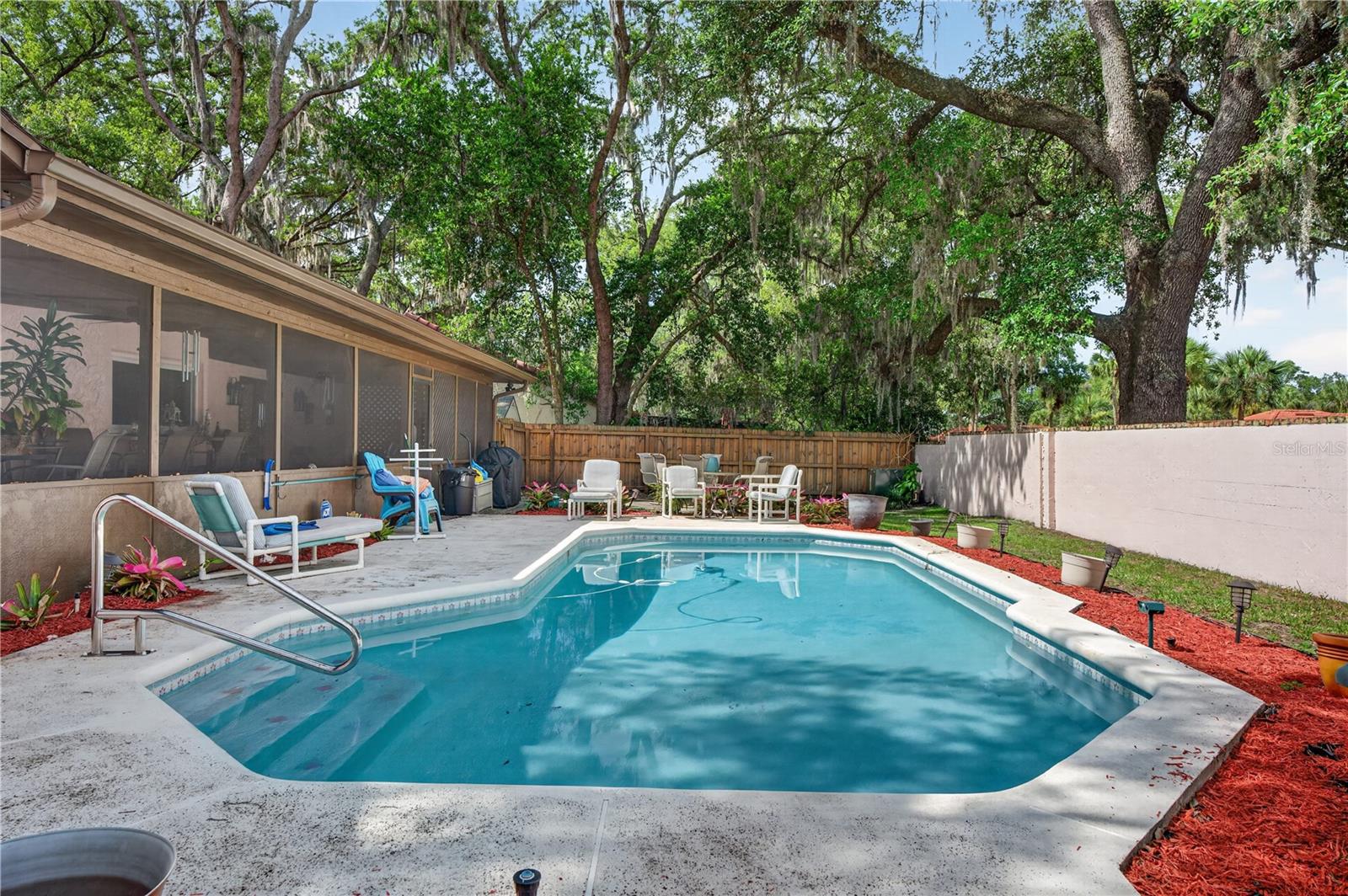 BRIAR OAKS - Residential