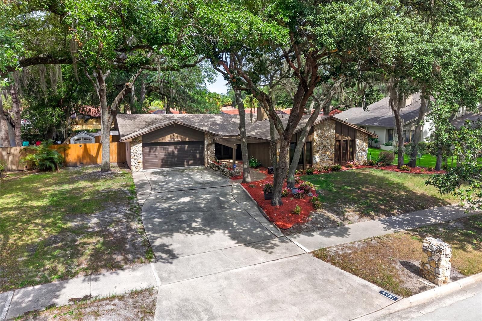 BRIAR OAKS - Residential