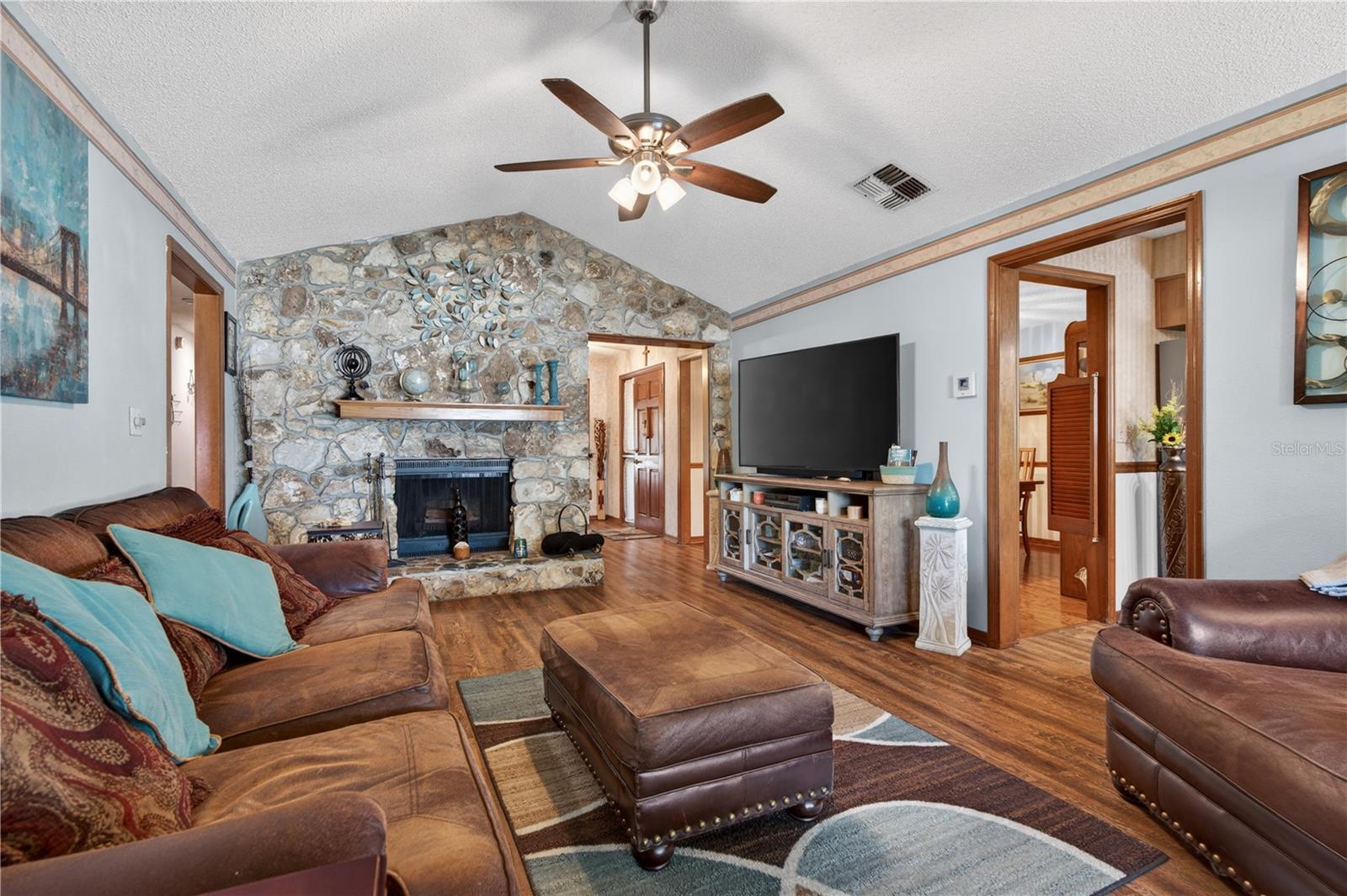 BRIAR OAKS - Residential