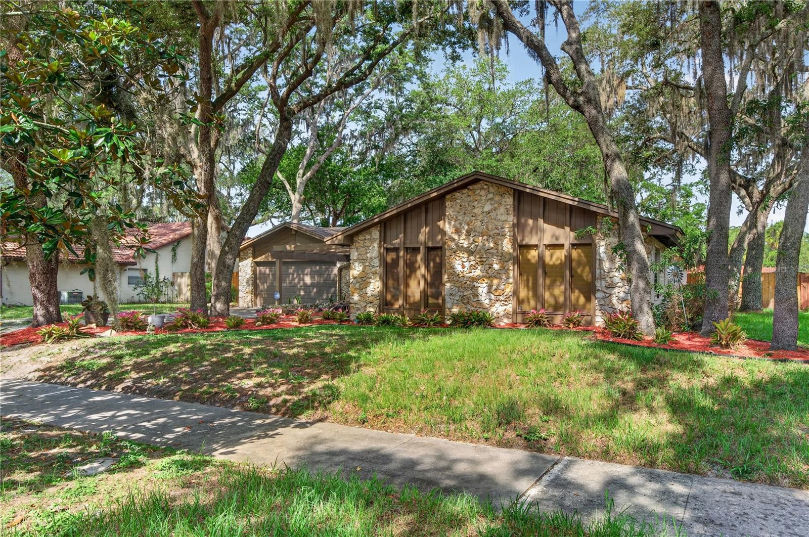 BRIAR OAKS - Residential