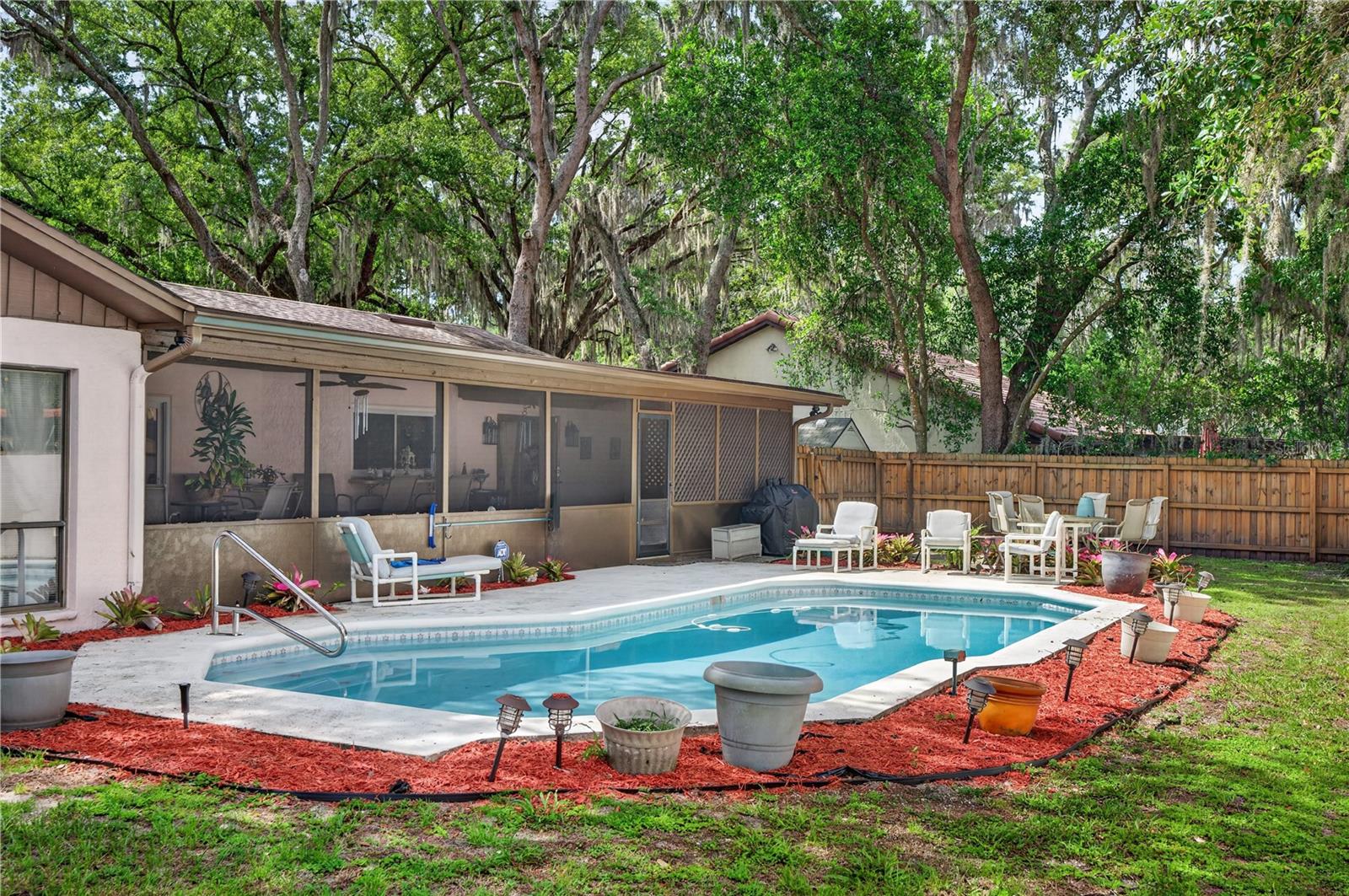 BRIAR OAKS - Residential