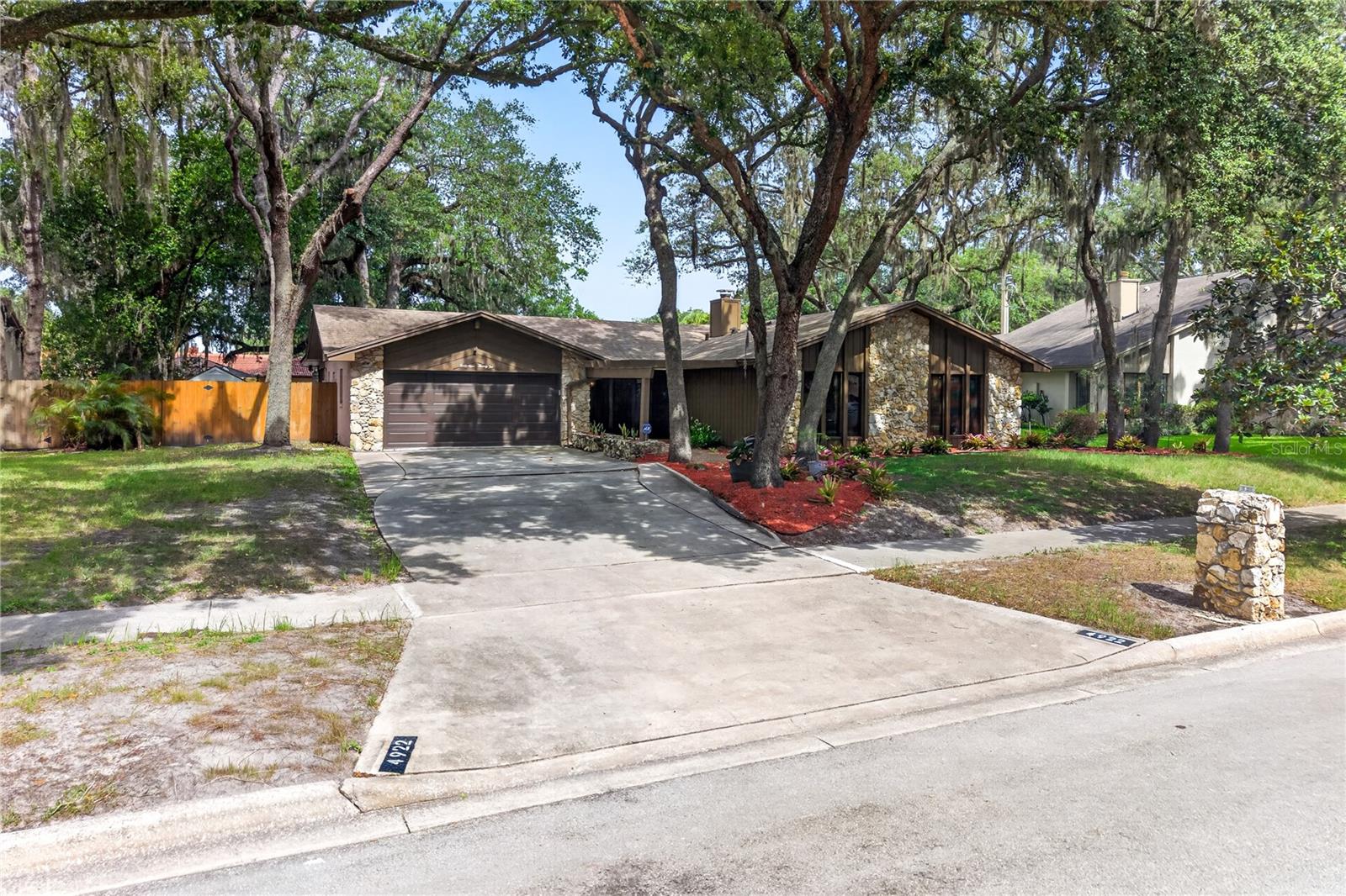 BRIAR OAKS - Residential