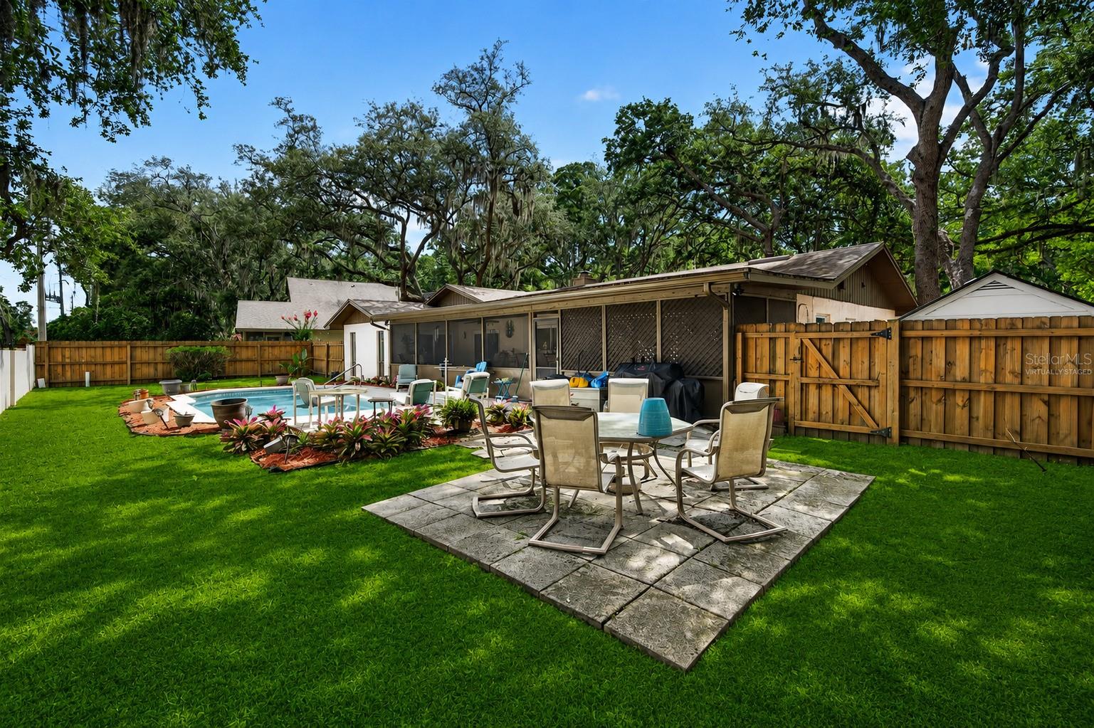 BRIAR OAKS - Residential