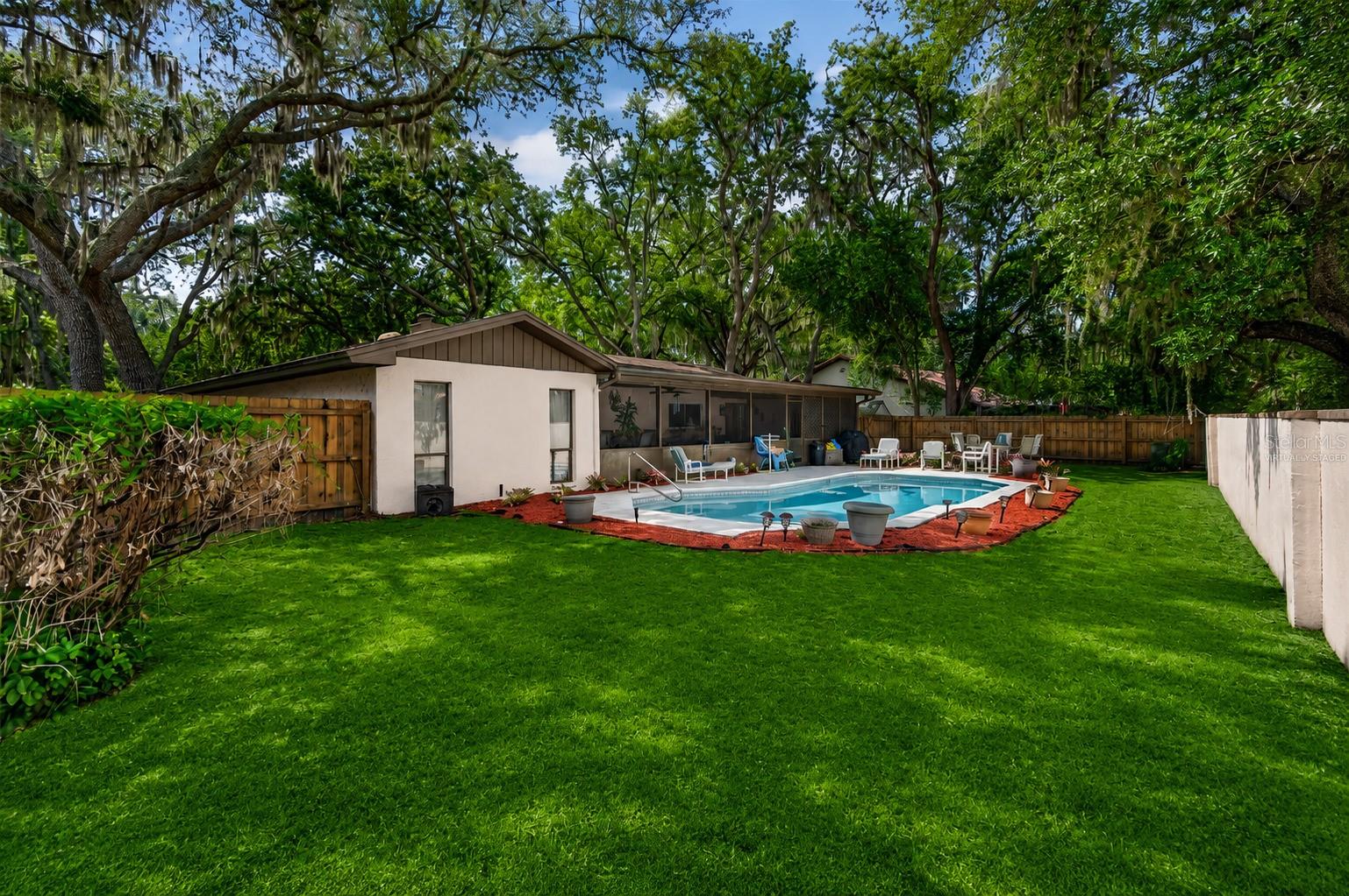 BRIAR OAKS - Residential