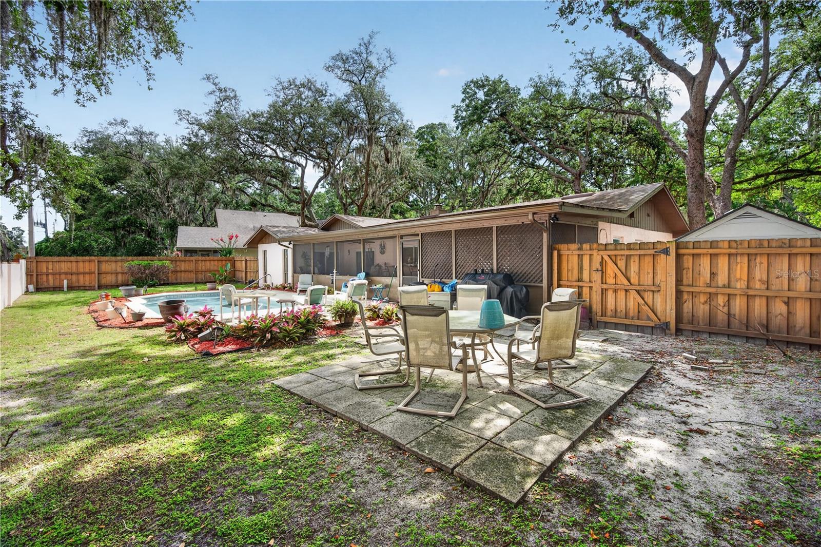 BRIAR OAKS - Residential
