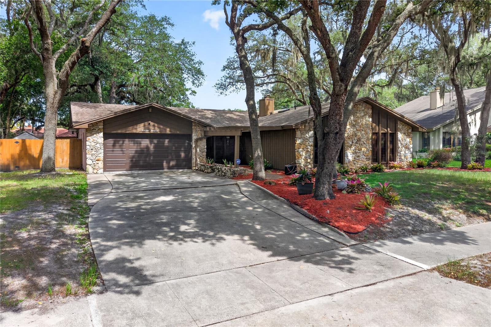 BRIAR OAKS - Residential