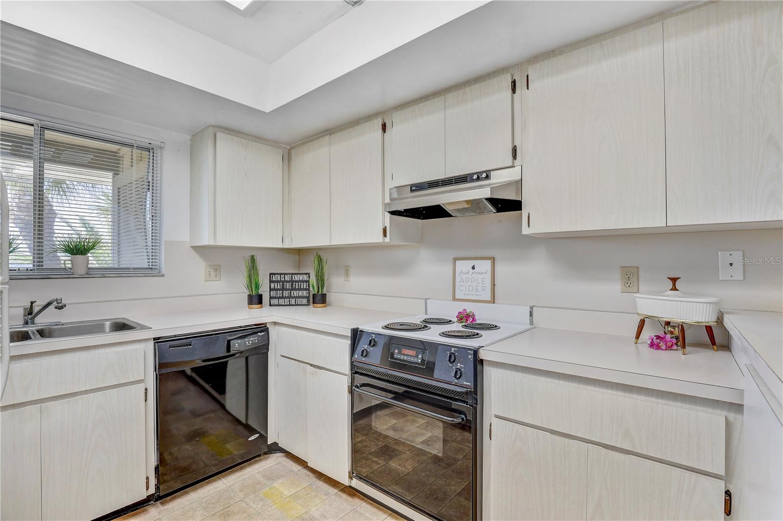 WESTBAY POINT & MOORINGS - Residential