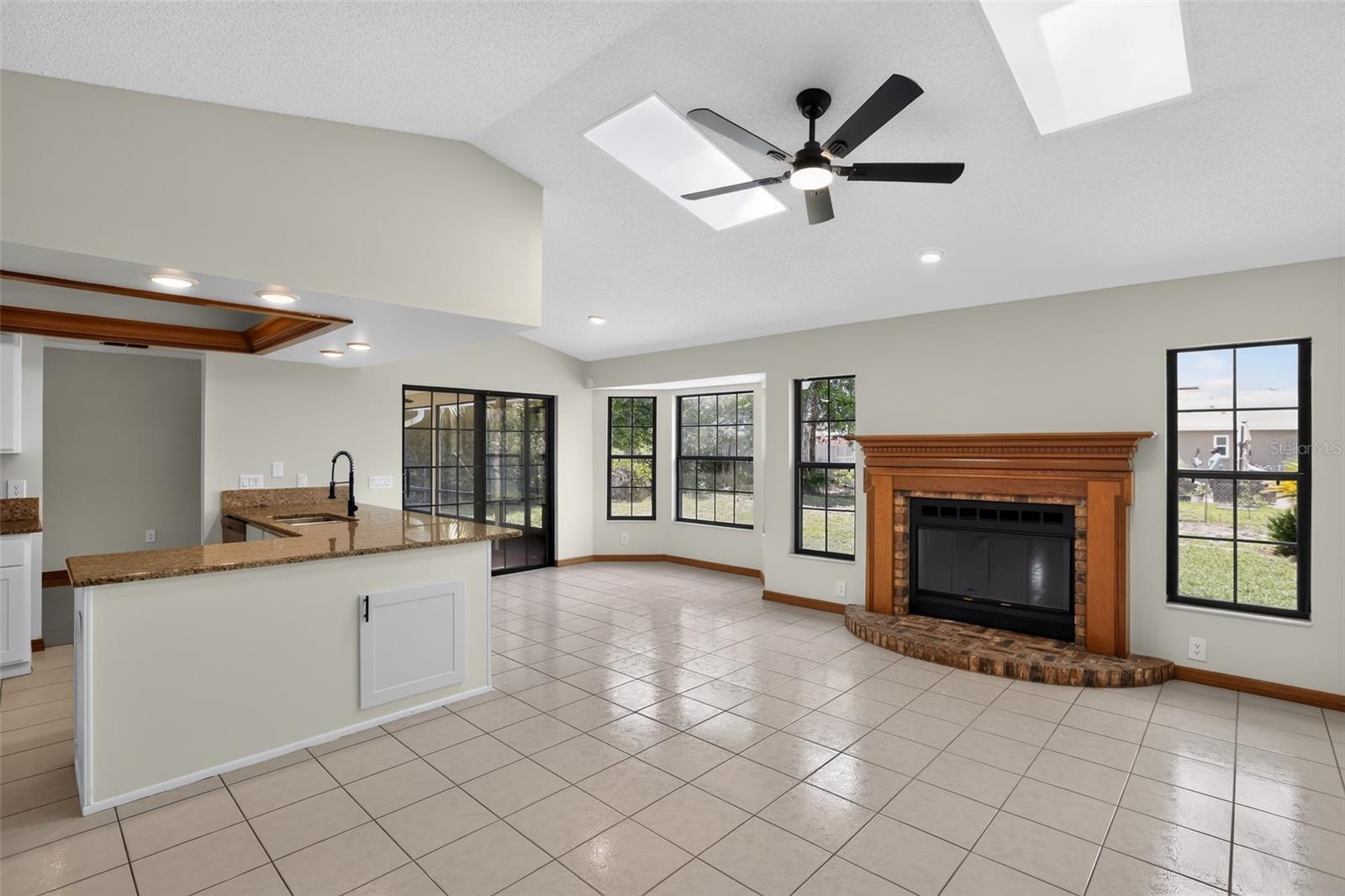 DELTONA LAKES UNIT 07 - Residential