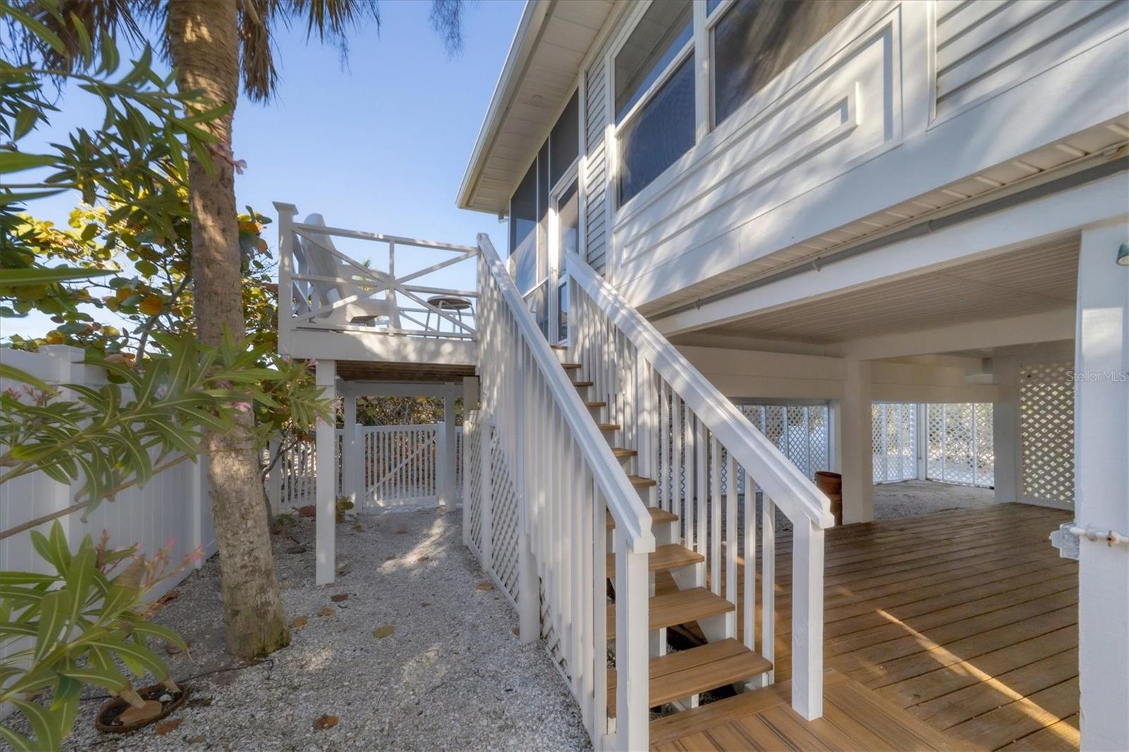 GOLDEN BEACH - Residential