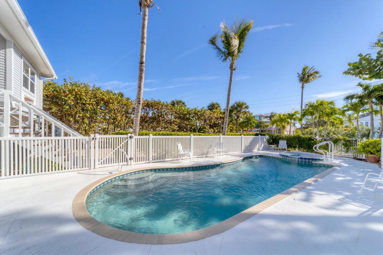 GOLDEN BEACH - Residential