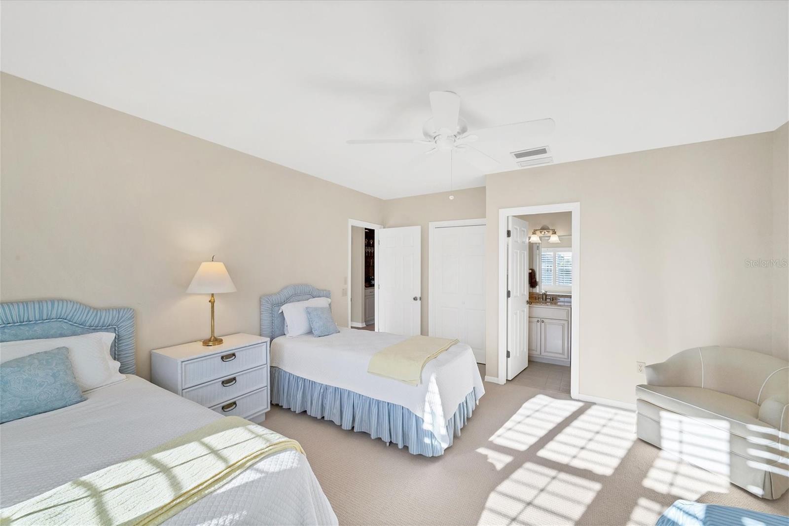 GOLDEN BEACH - Residential