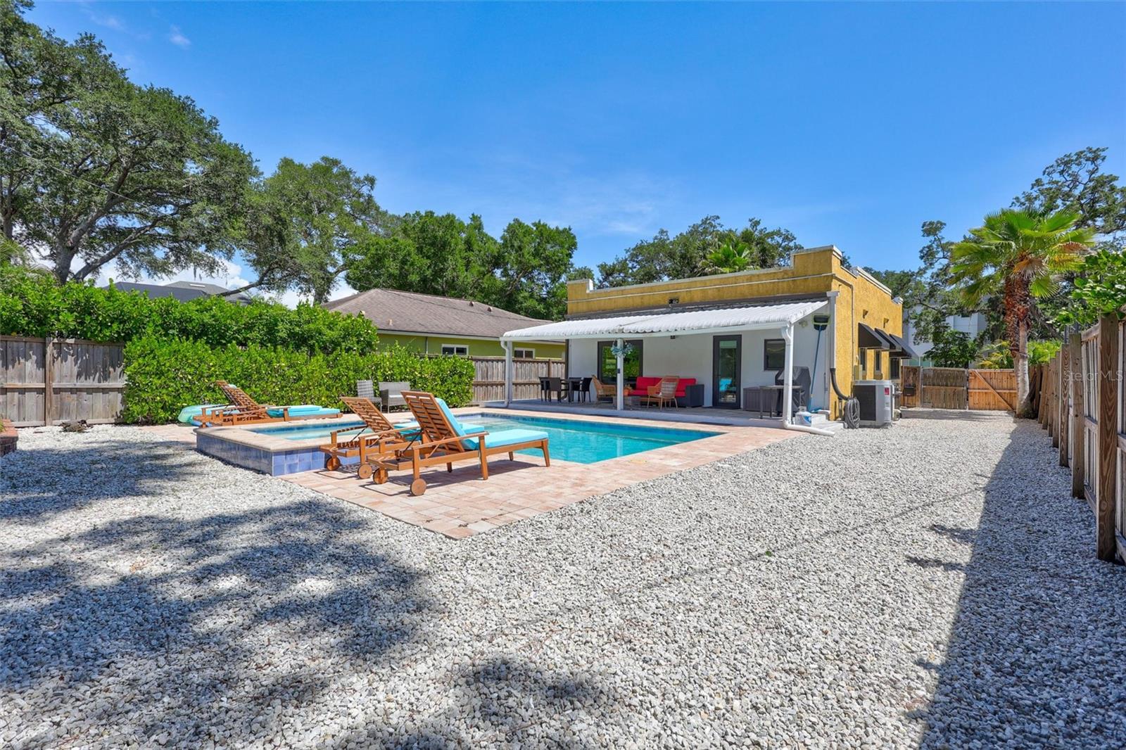 RUSTIC LODGE - Residential