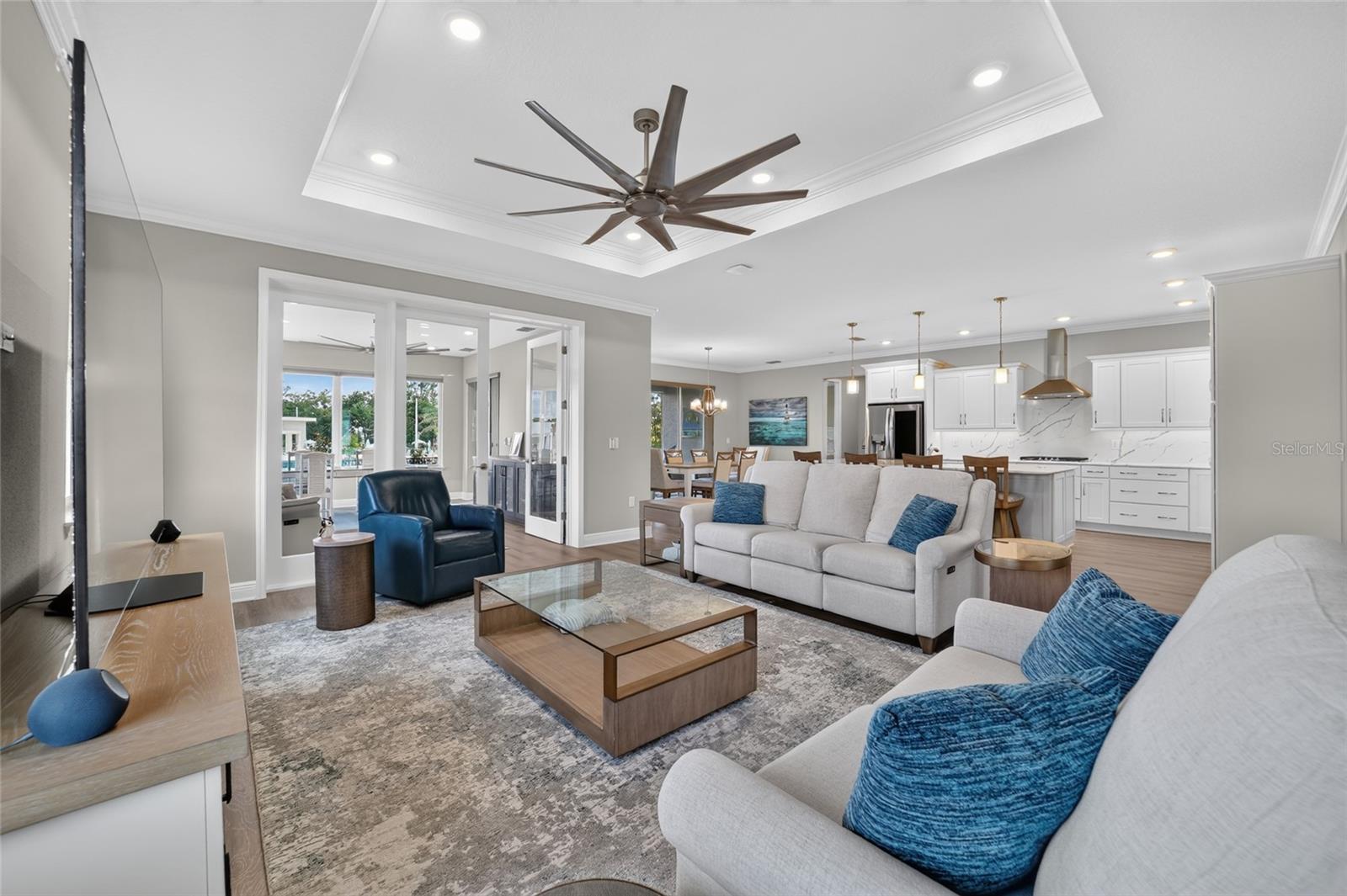 ON TOP OF THE WORLD - Residential