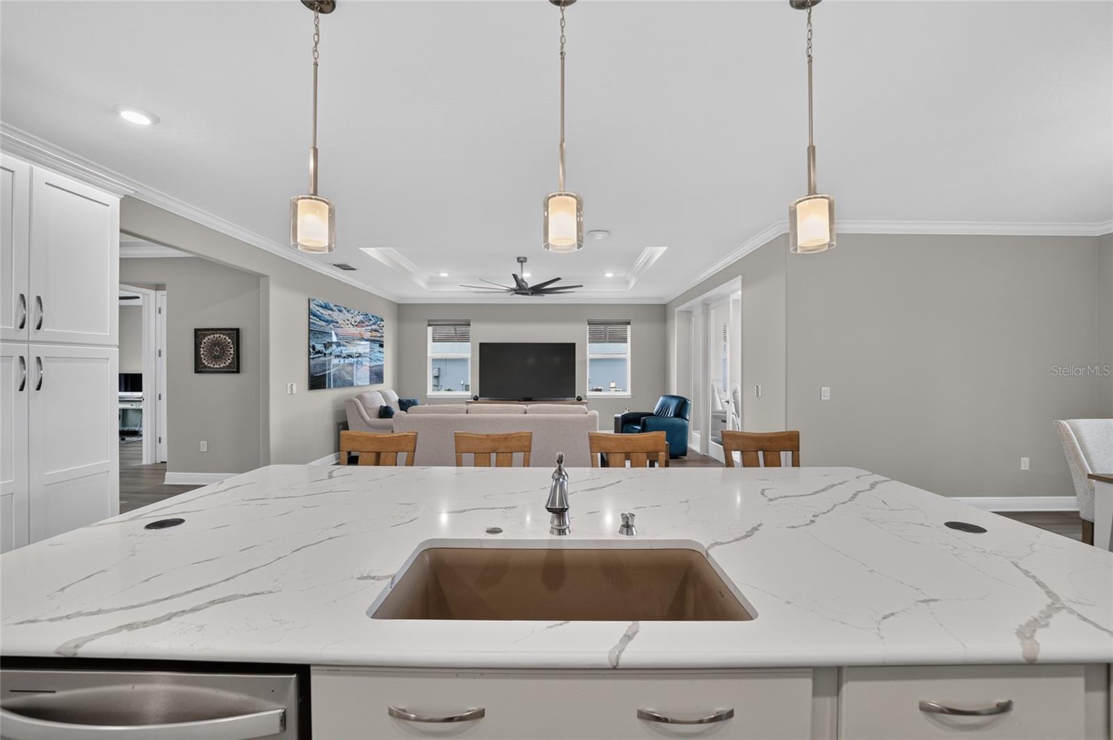 ON TOP OF THE WORLD - Residential