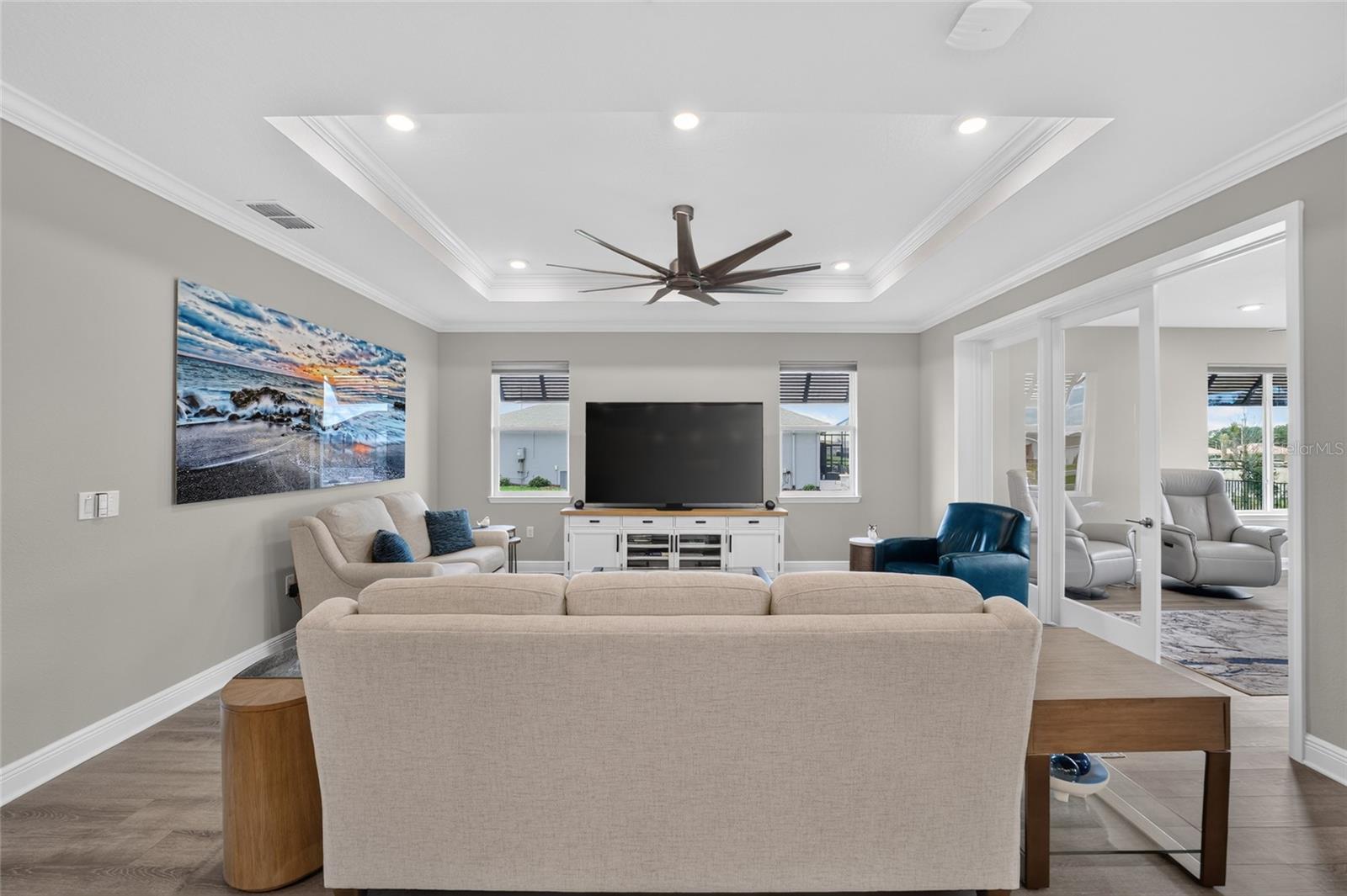 ON TOP OF THE WORLD - Residential
