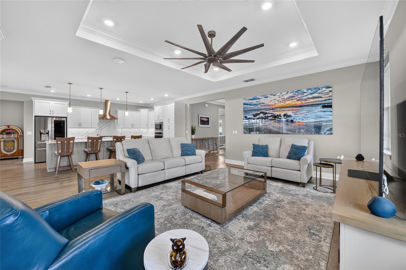 ON TOP OF THE WORLD - Residential