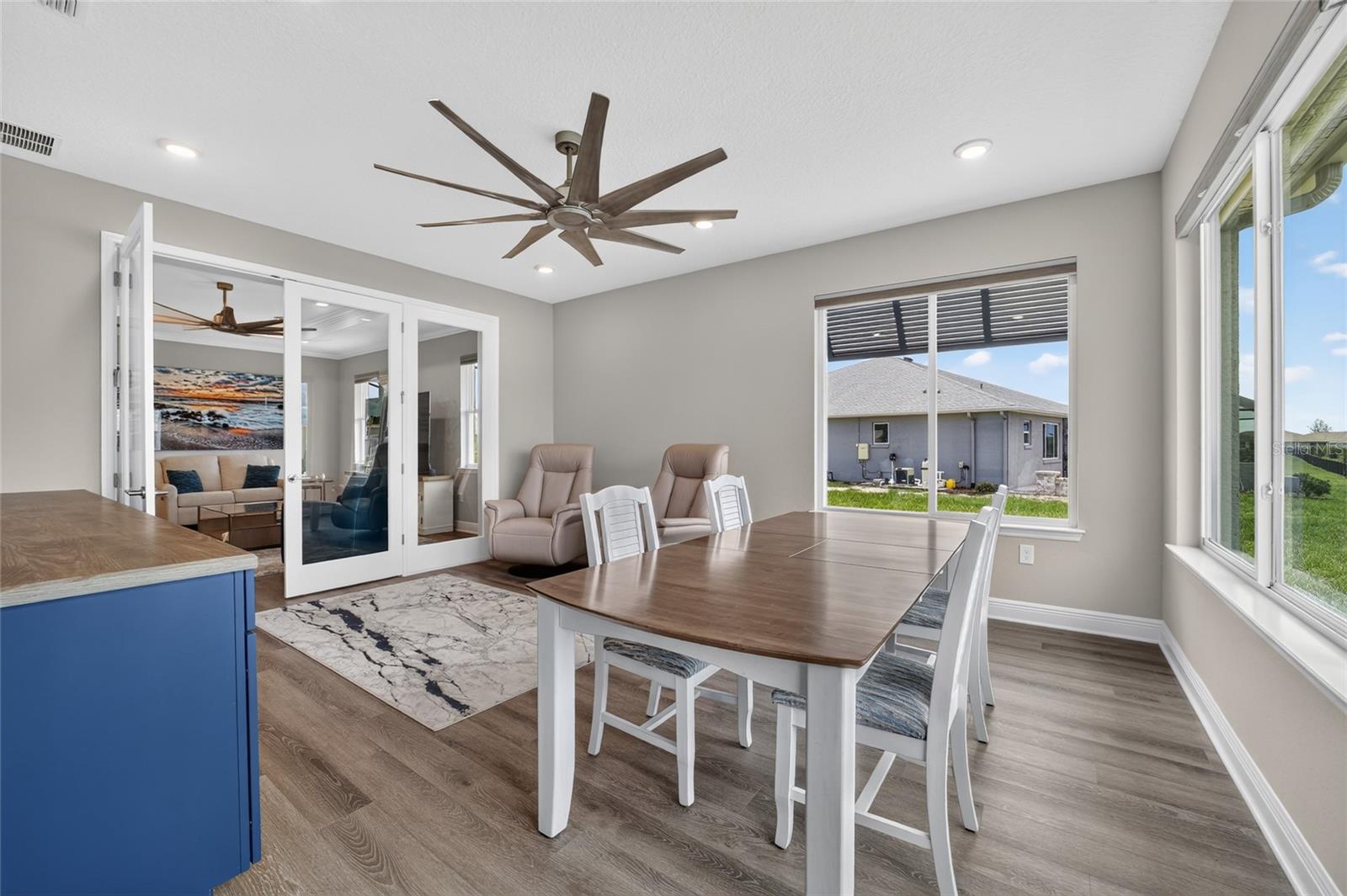 ON TOP OF THE WORLD - Residential