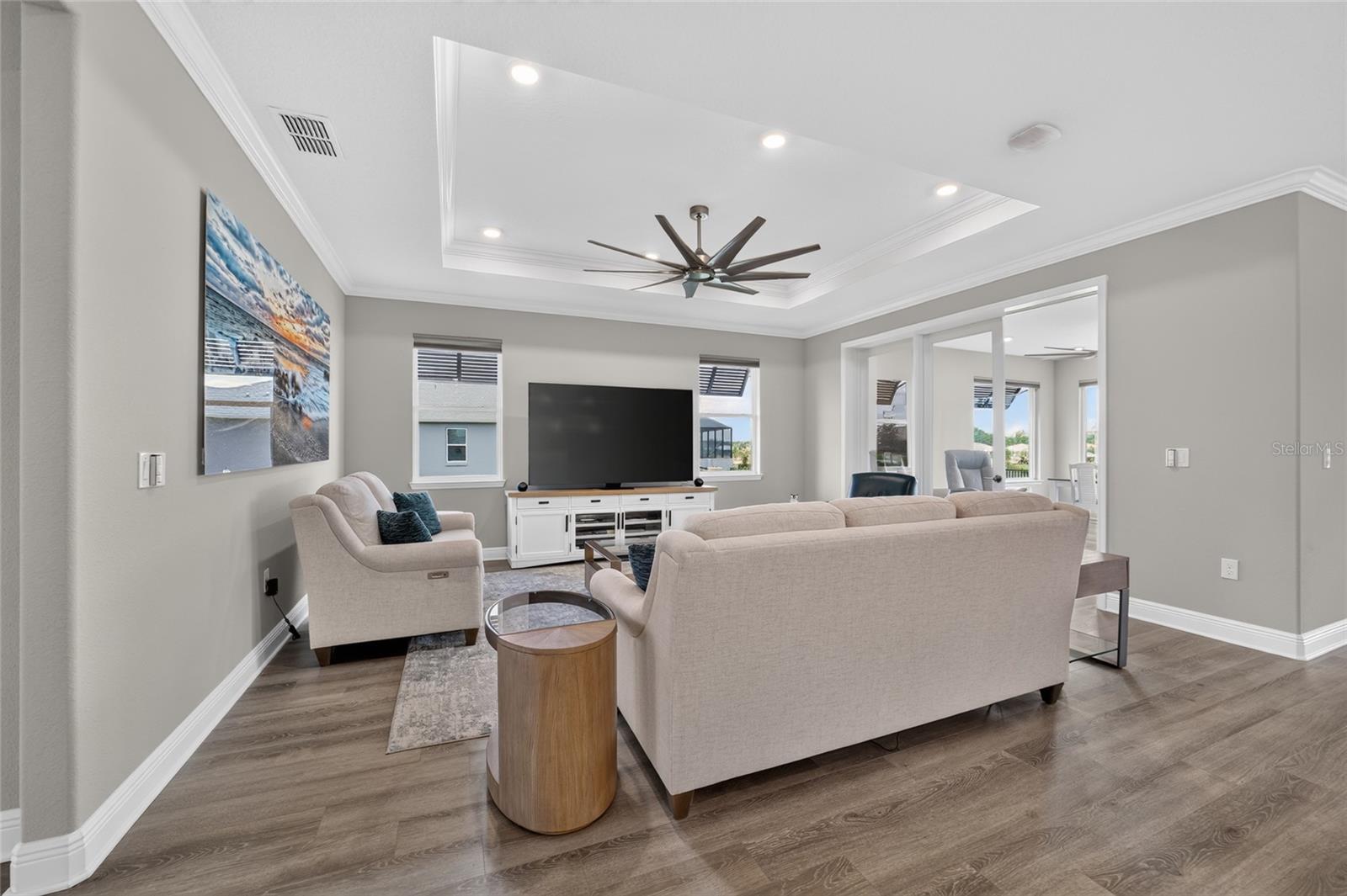ON TOP OF THE WORLD - Residential