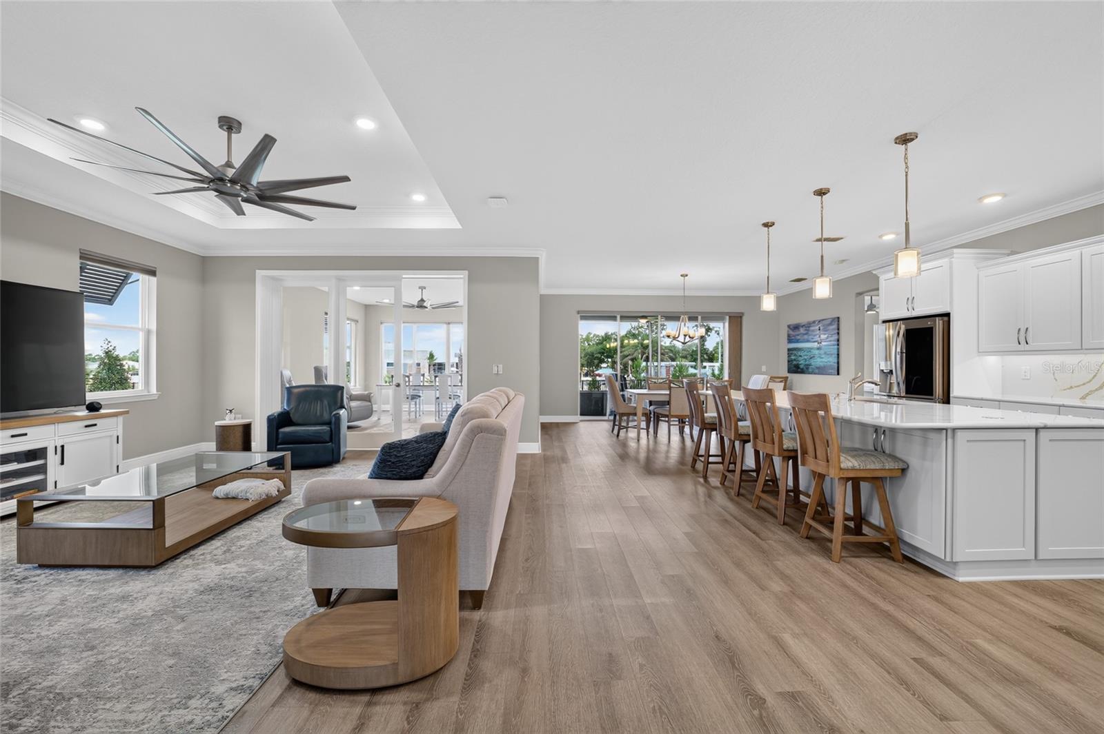 ON TOP OF THE WORLD - Residential