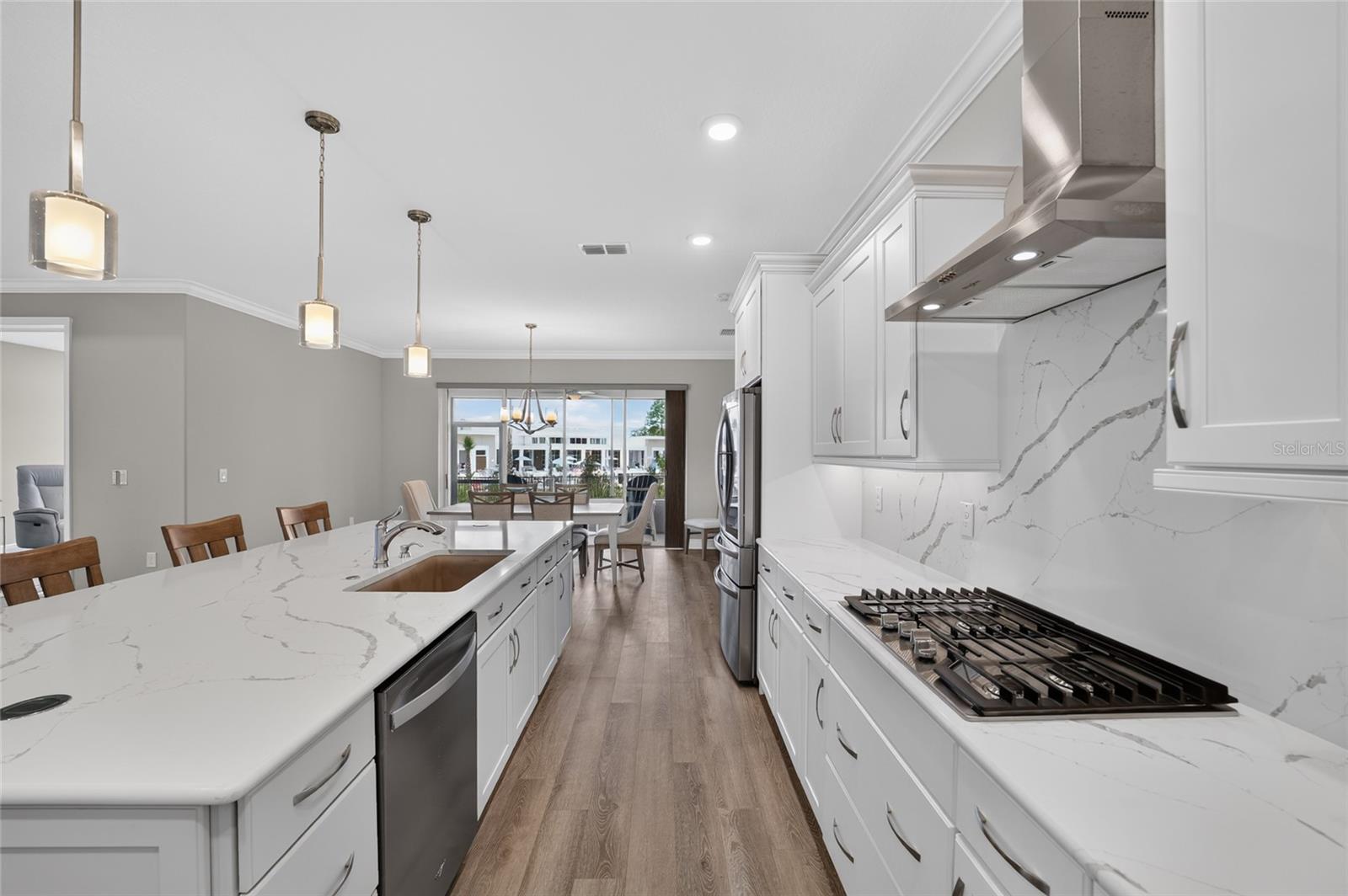 ON TOP OF THE WORLD - Residential