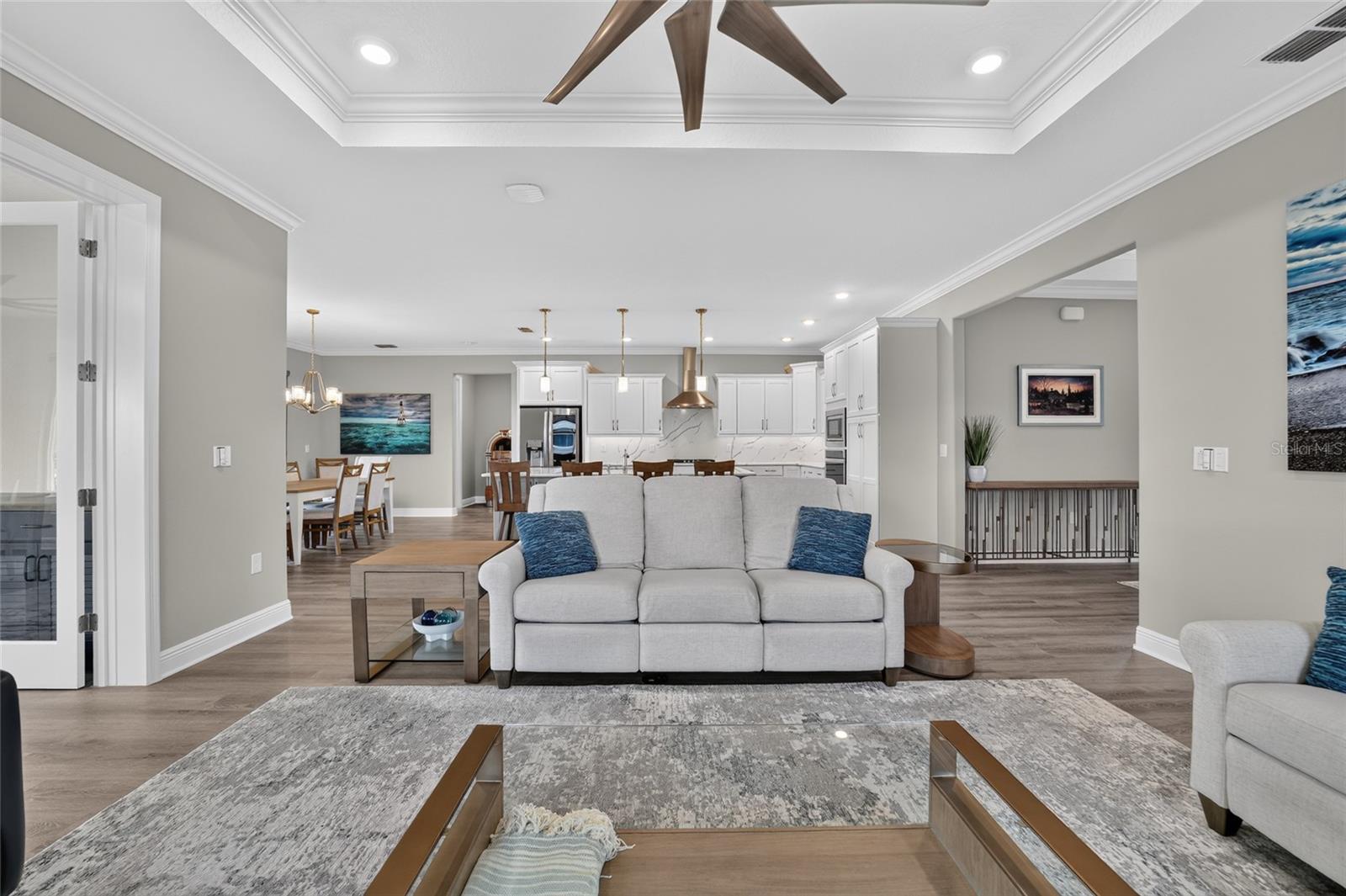 ON TOP OF THE WORLD - Residential